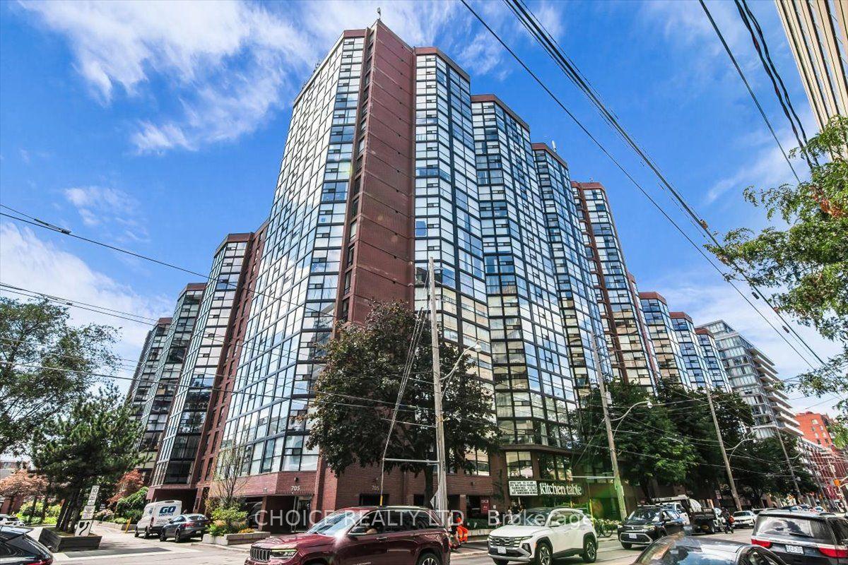 Front of Unit 1202, 705 King Street W