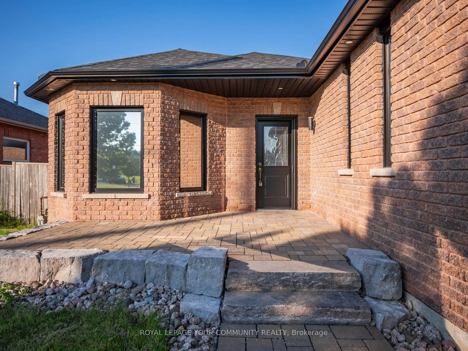Photo 3 of 258 Livingstone Street E, Barrie, Little Lake — HOMEH
