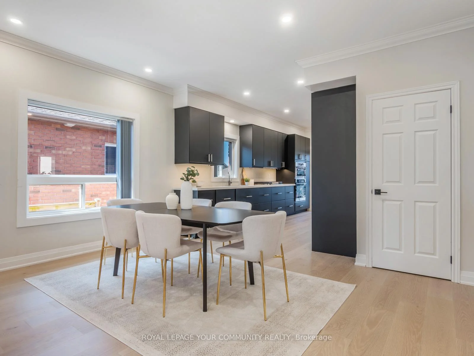 Photo 13 of 258 Livingstone Street E, Barrie, Little Lake — HOMEH