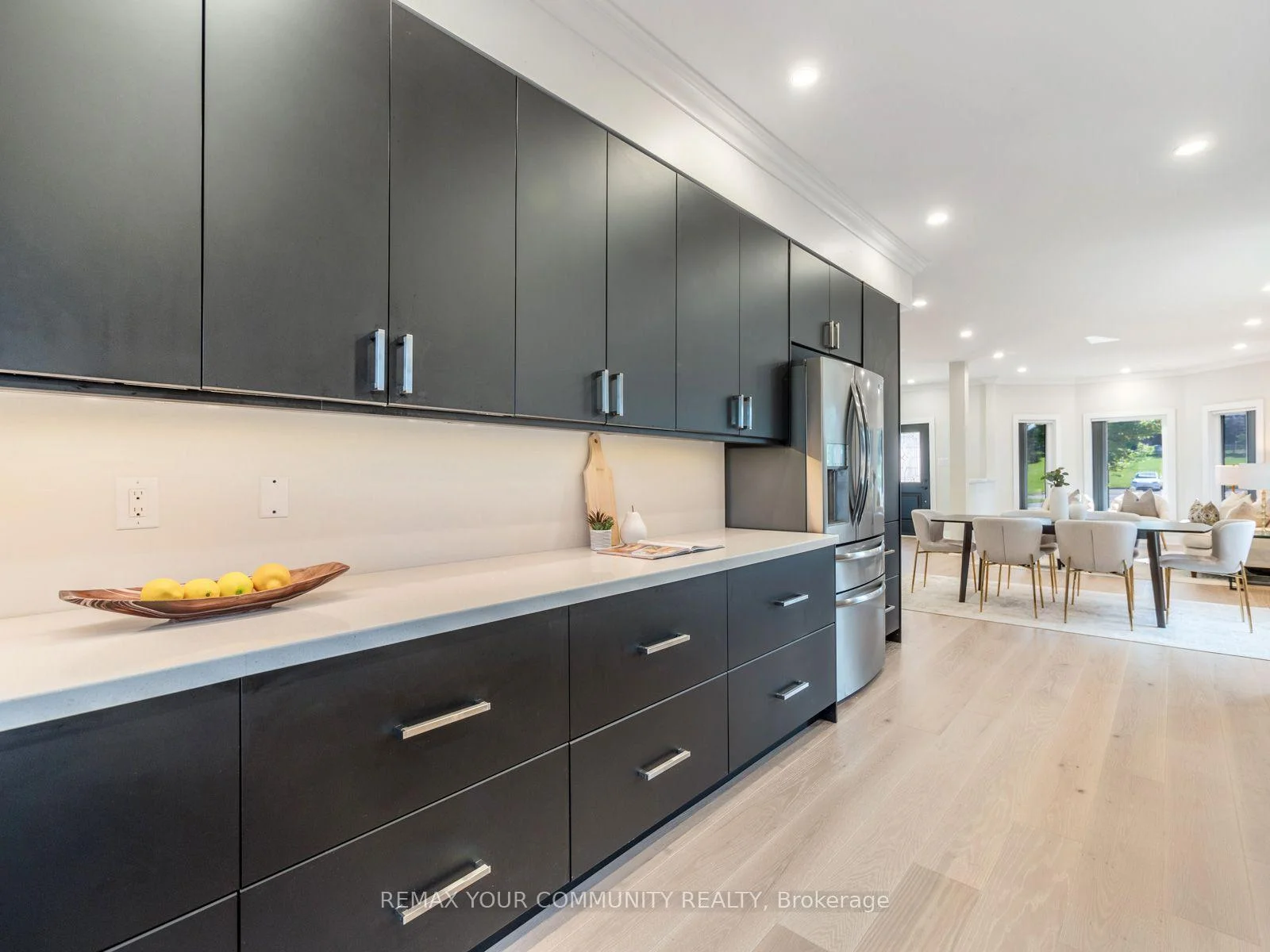 Photo 16 of 258 Livingstone Street E, Barrie, Little Lake — HOMEH