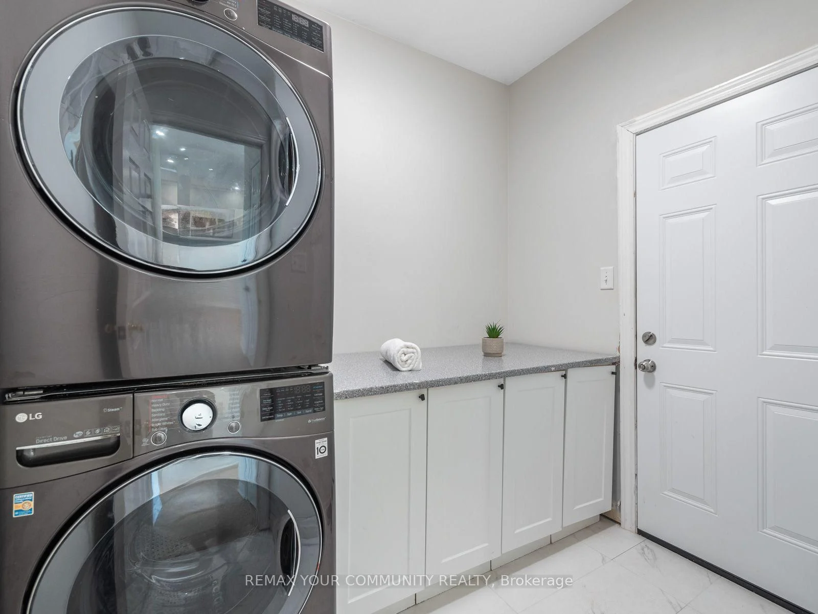 Photo 20 of 258 Livingstone Street E, Barrie, Little Lake — HOMEH