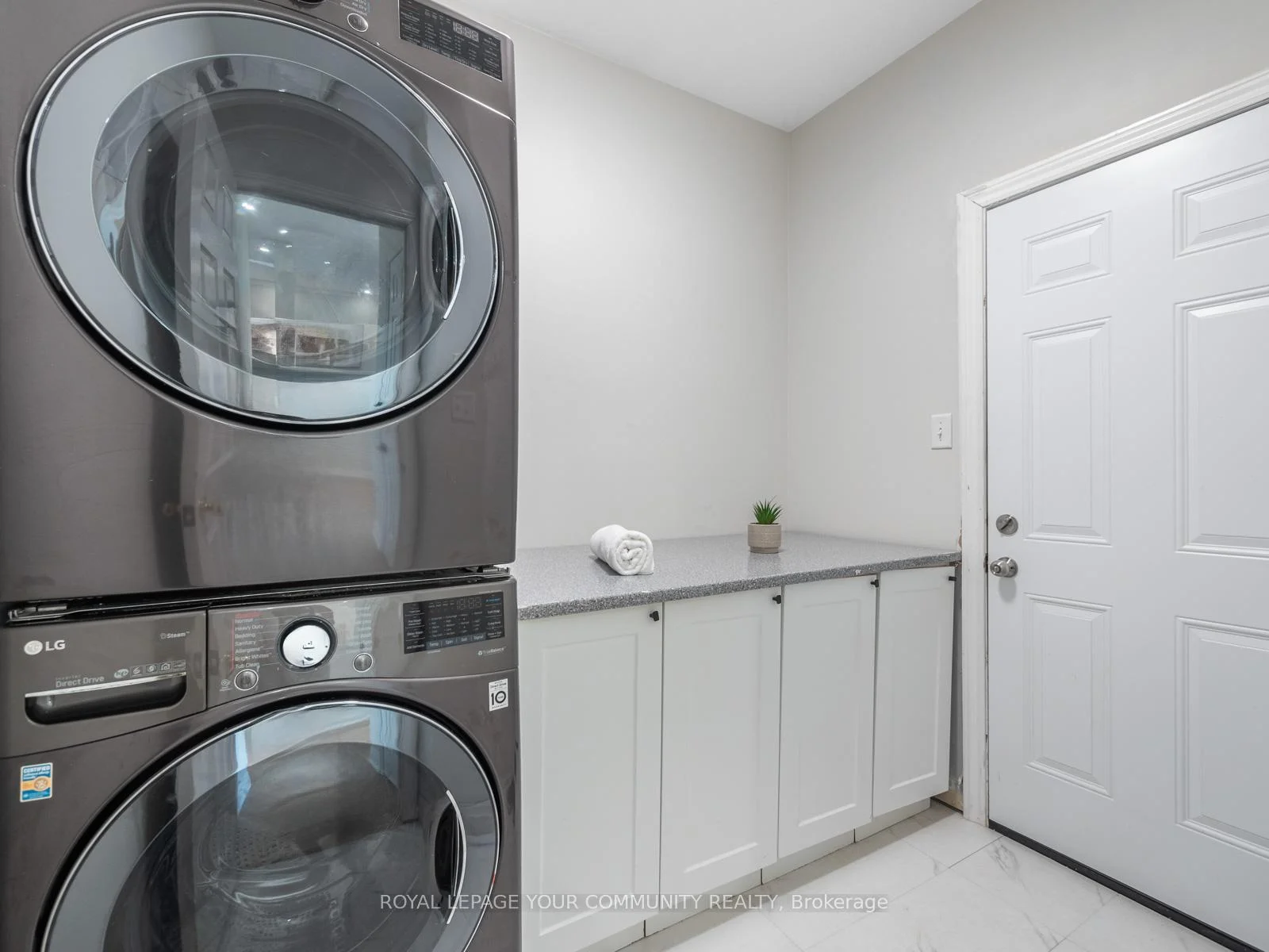 Photo 23 of 258 Livingstone Street E, Barrie, Little Lake — HOMEH