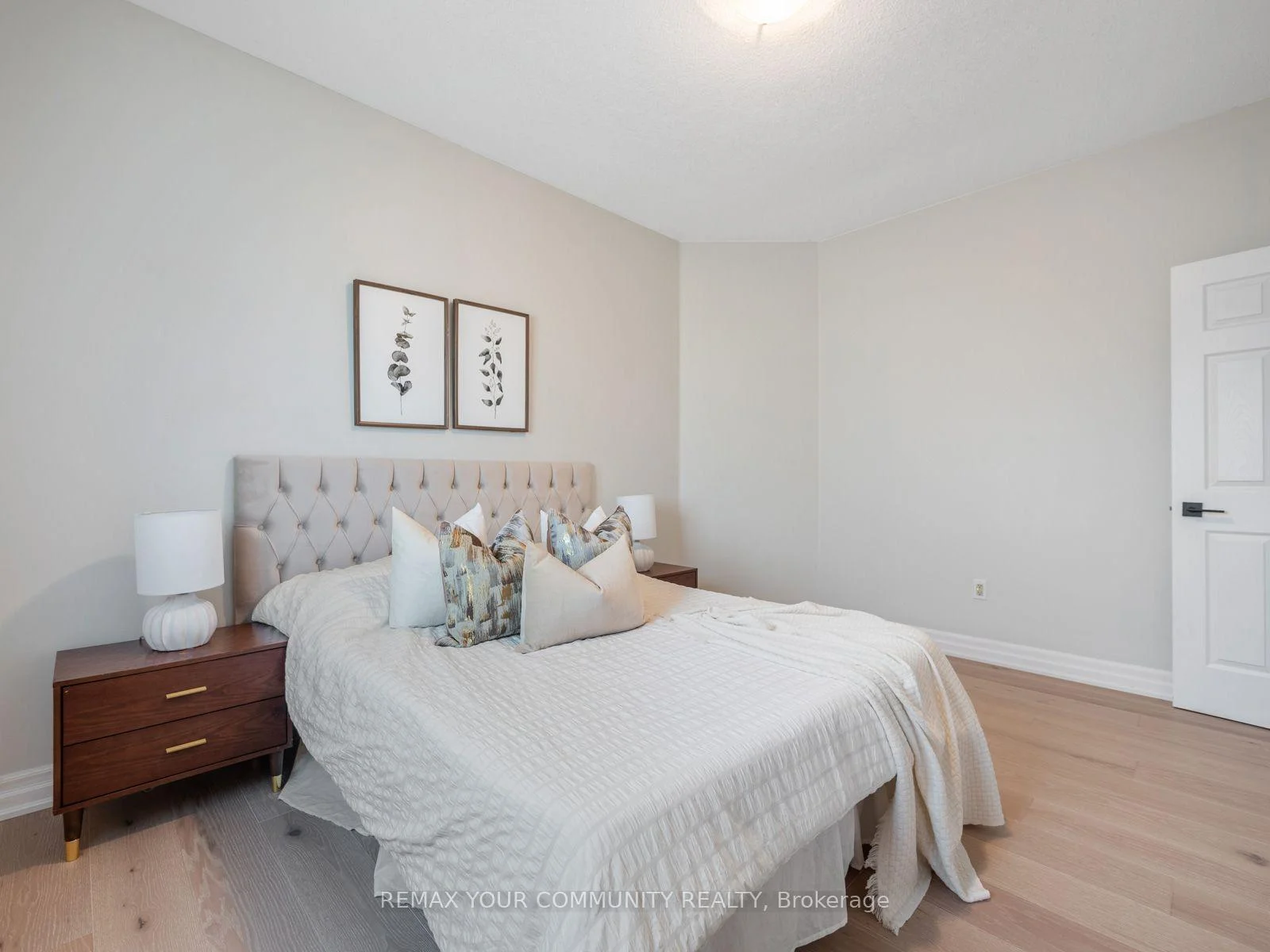 Photo 36 of 258 Livingstone Street E, Barrie, Little Lake — HOMEH