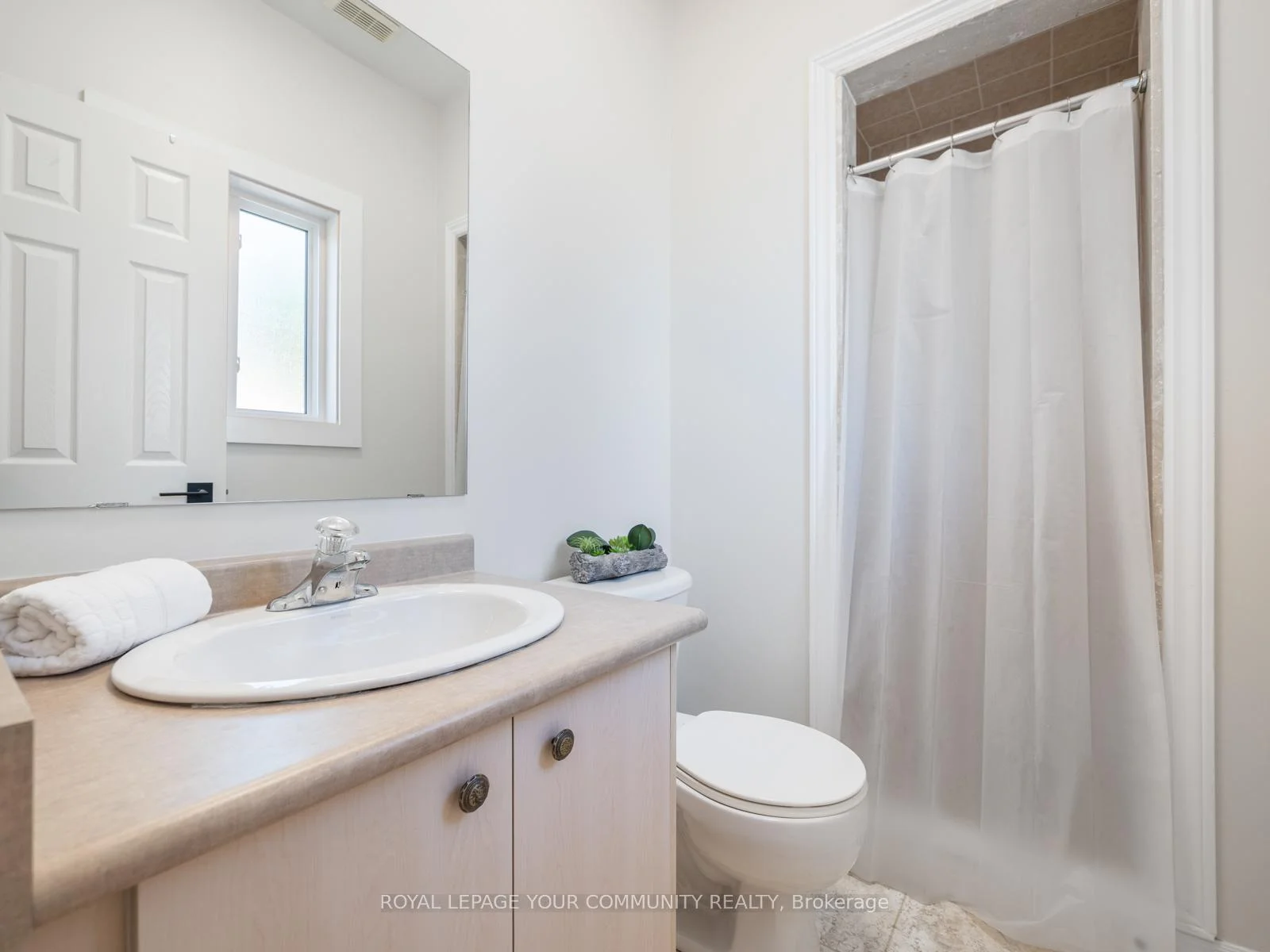 Photo 39 of 258 Livingstone Street E, Barrie, Little Lake — HOMEH