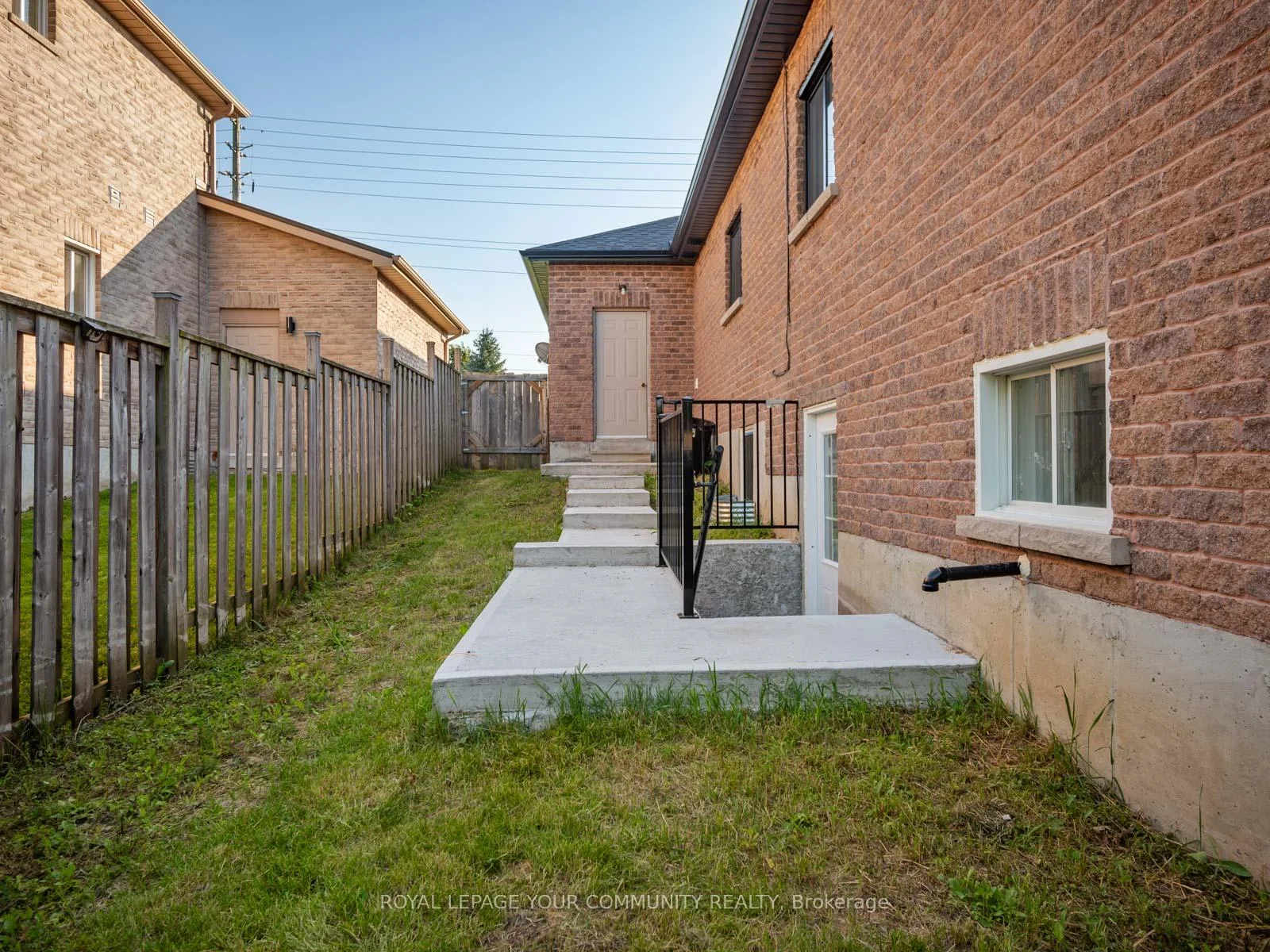 Photo 43 of 258 Livingstone Street E, Barrie, Little Lake — HOMEH