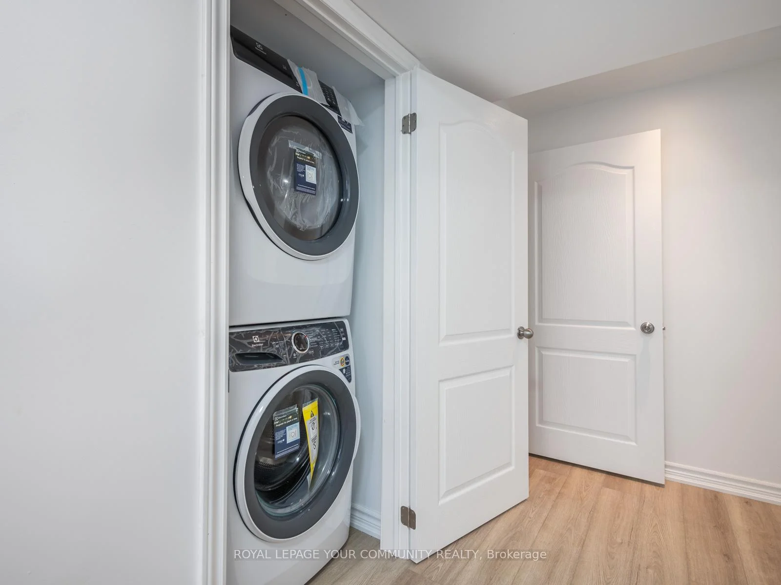 Photo 47 of 258 Livingstone Street E, Barrie, Little Lake — HOMEH