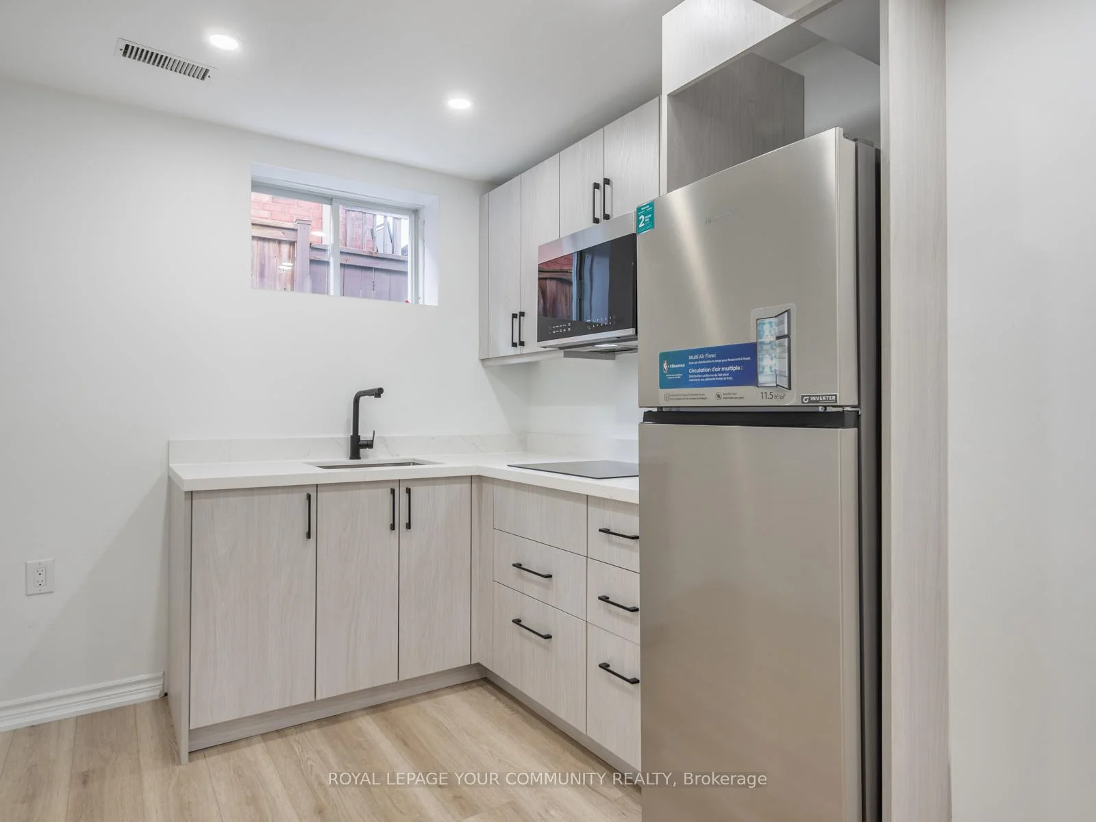 Photo 48 of 258 Livingstone Street E, Barrie, Little Lake — HOMEH