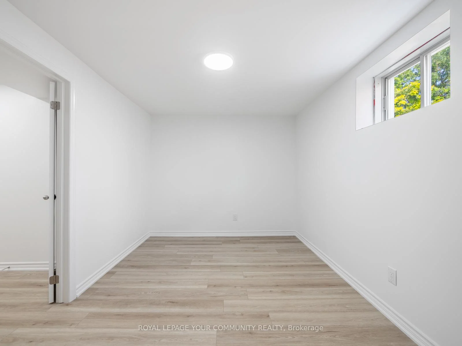 Photo 52 of 258 Livingstone Street E, Barrie, Little Lake — HOMEH