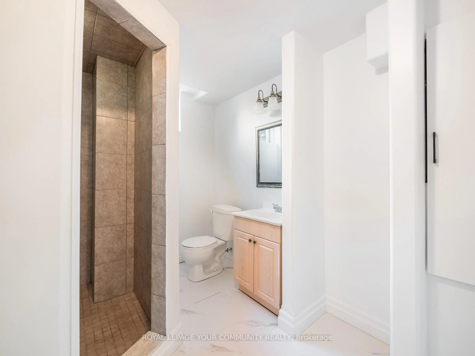 Photo 59 of 258 Livingstone Street E, Barrie, Little Lake — HOMEH