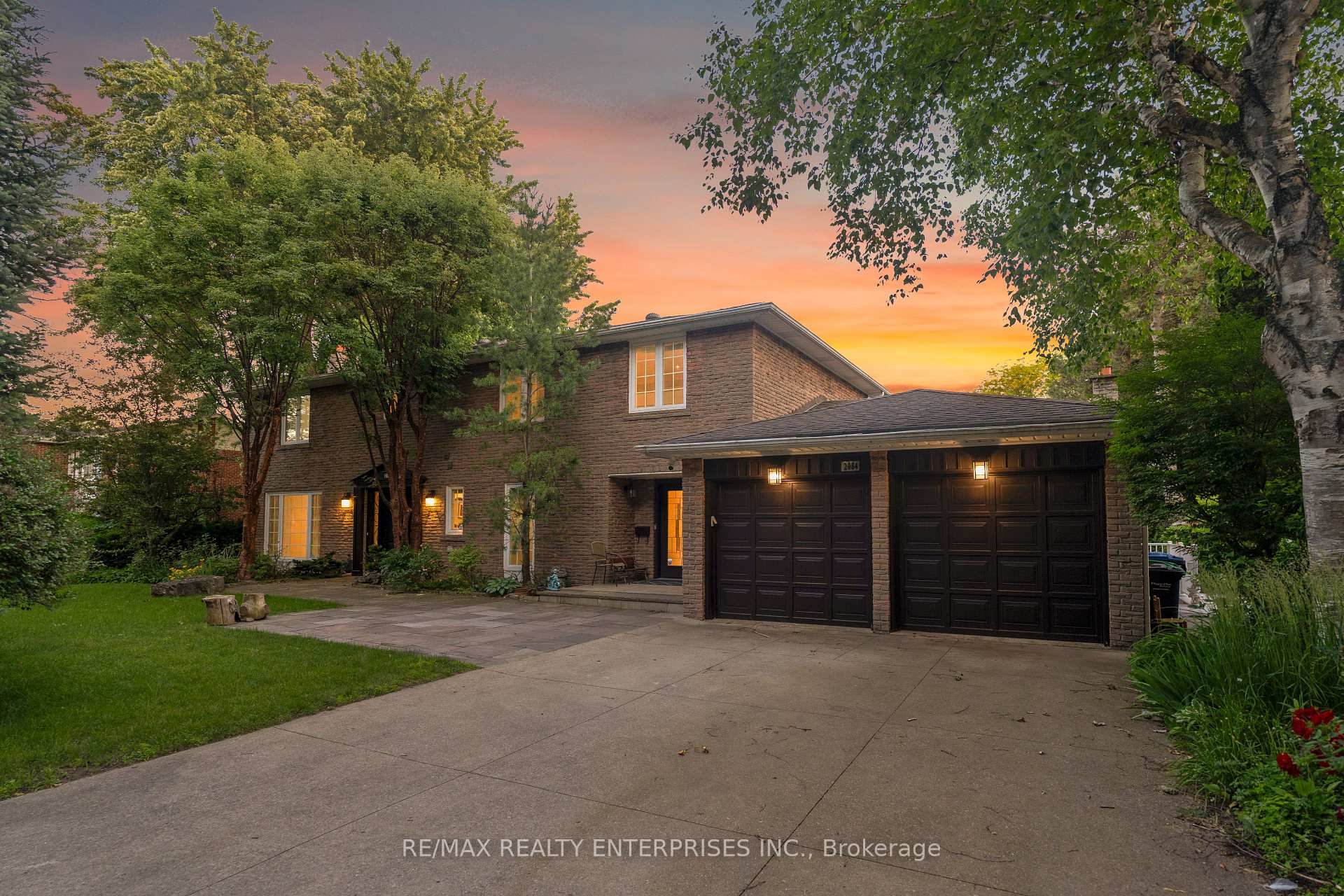 Photo 1 of 2084 Obeck Crescent, Mississauga, Sheridan — HOMEH