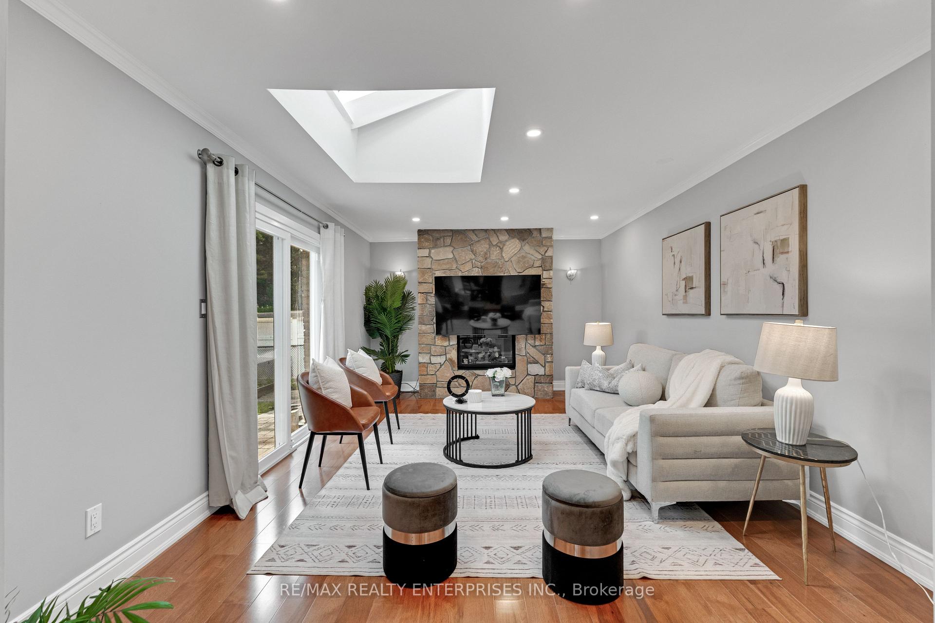 Photo 13 of 2084 Obeck Crescent, Mississauga, Sheridan — HOMEH