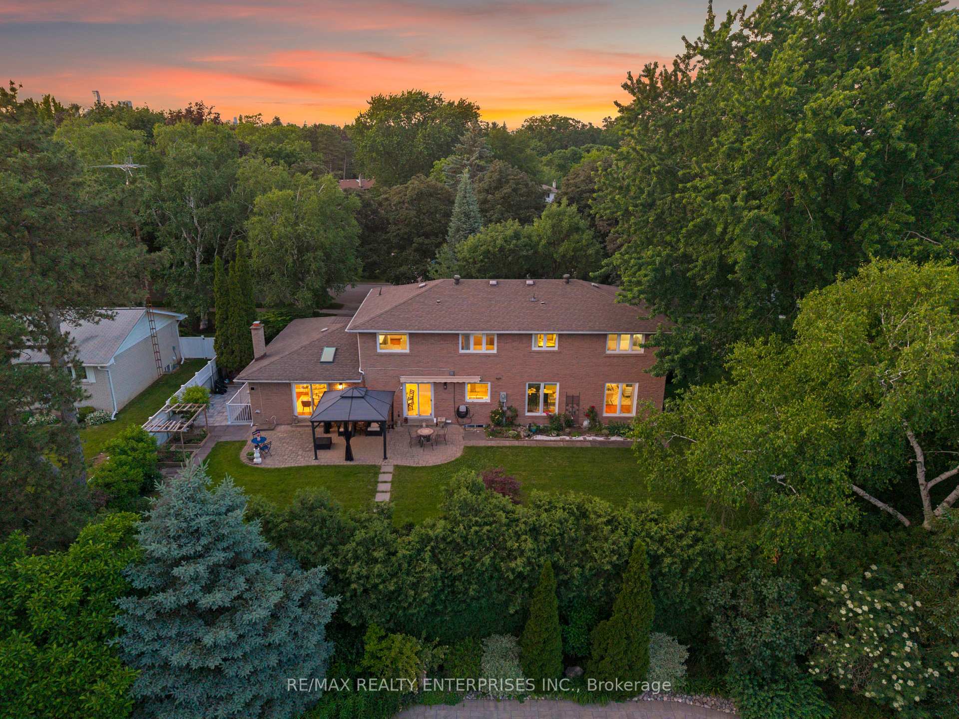 Photo 28 of 2084 Obeck Crescent, Mississauga, Sheridan — HOMEH