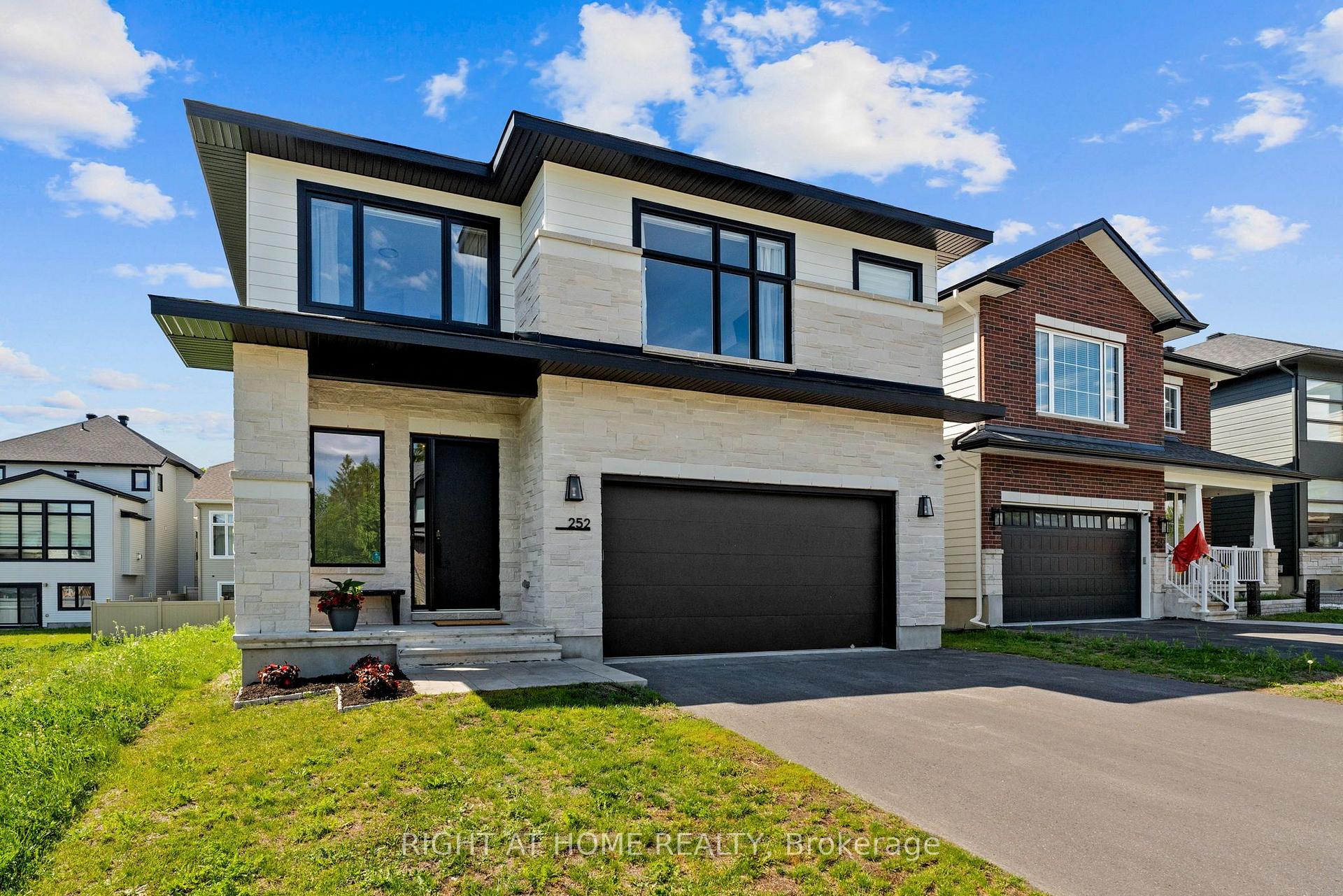 Photo 2 of 252 Ketchikan Crescent, Ottawa, Kanata - Kanata Lakes/Heritage Hills — HOMEH