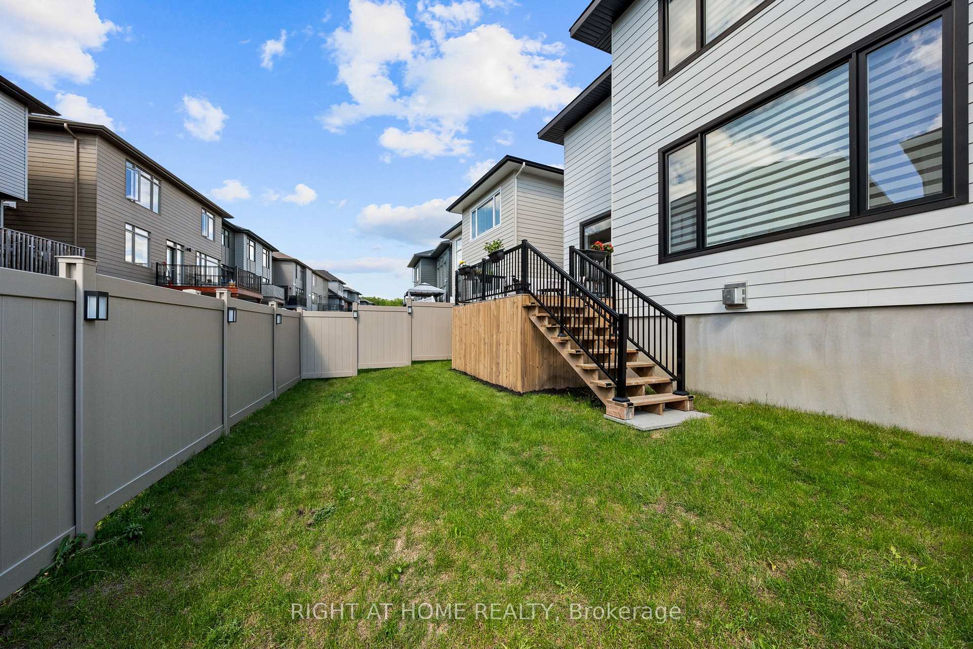 Photo 49 of 252 Ketchikan Crescent, Ottawa, Kanata - Kanata Lakes/Heritage Hills — HOMEH