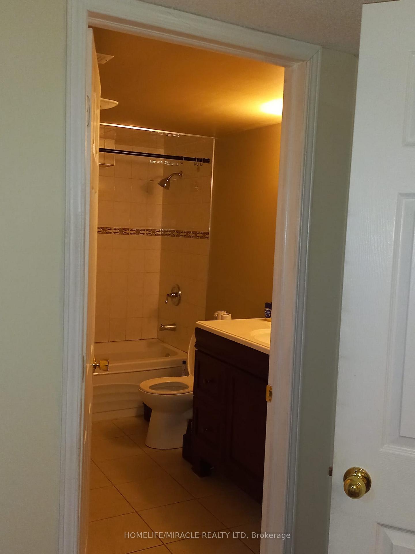 Photo 8 of 25 River Heights Drive, Brampton, Bram East — HOMEH