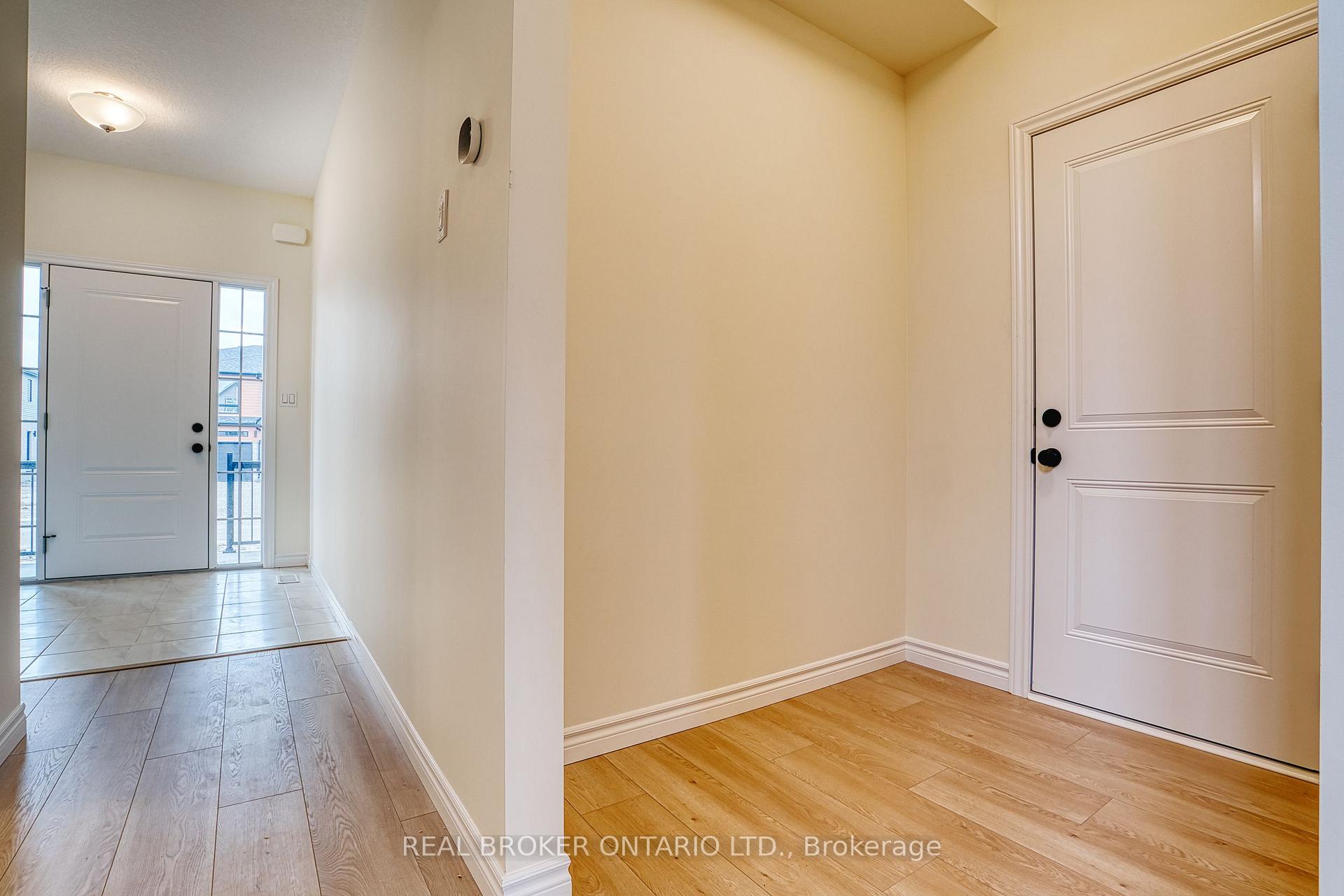 Photo 4 of 46 Ford Drive, Stratford — HOMEH