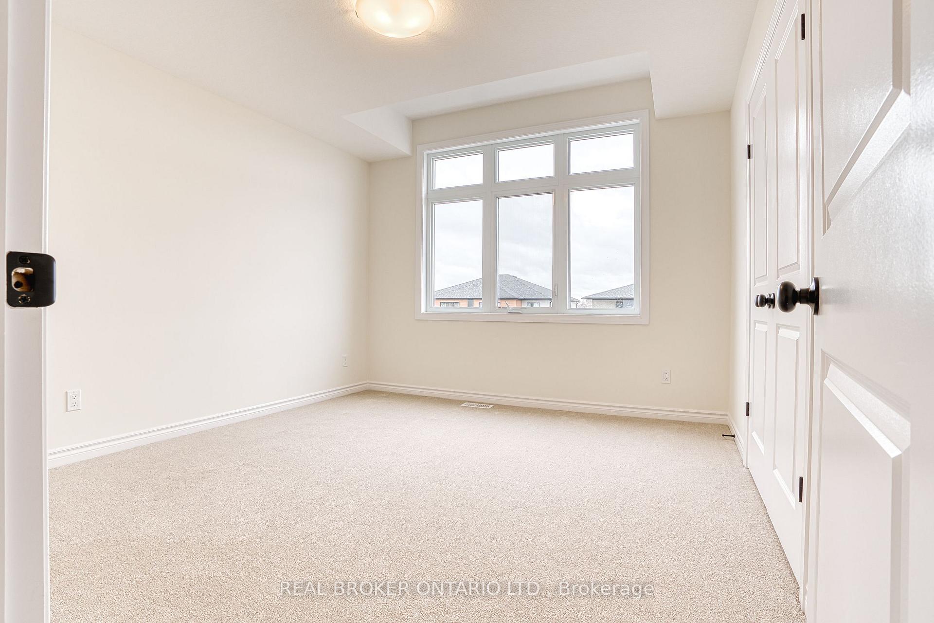 Photo 13 of 46 Ford Drive, Stratford — HOMEH