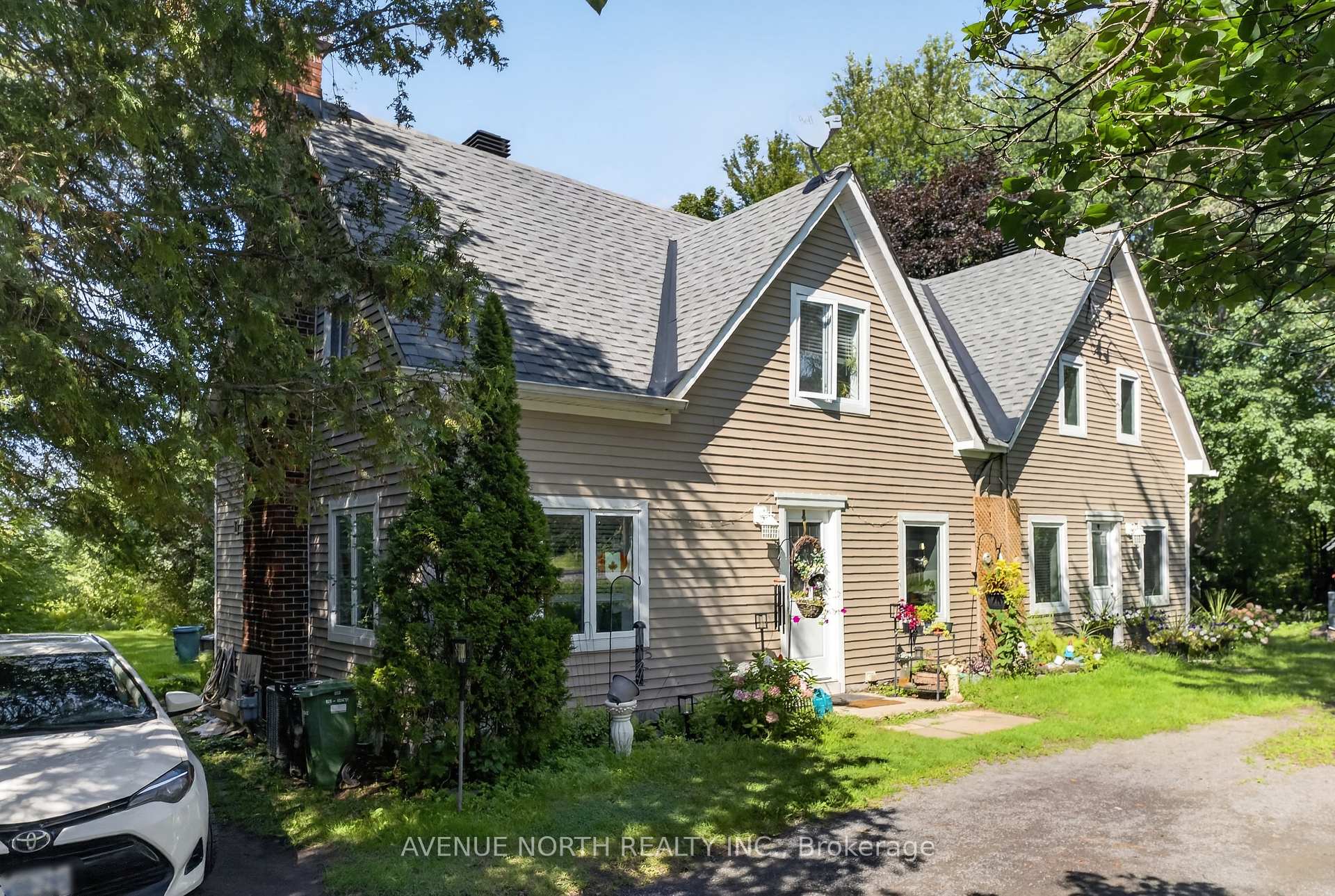 Photo 2 of 2941 Old Montreal Road, Ottawa, Cumberland Estates — HOMEH