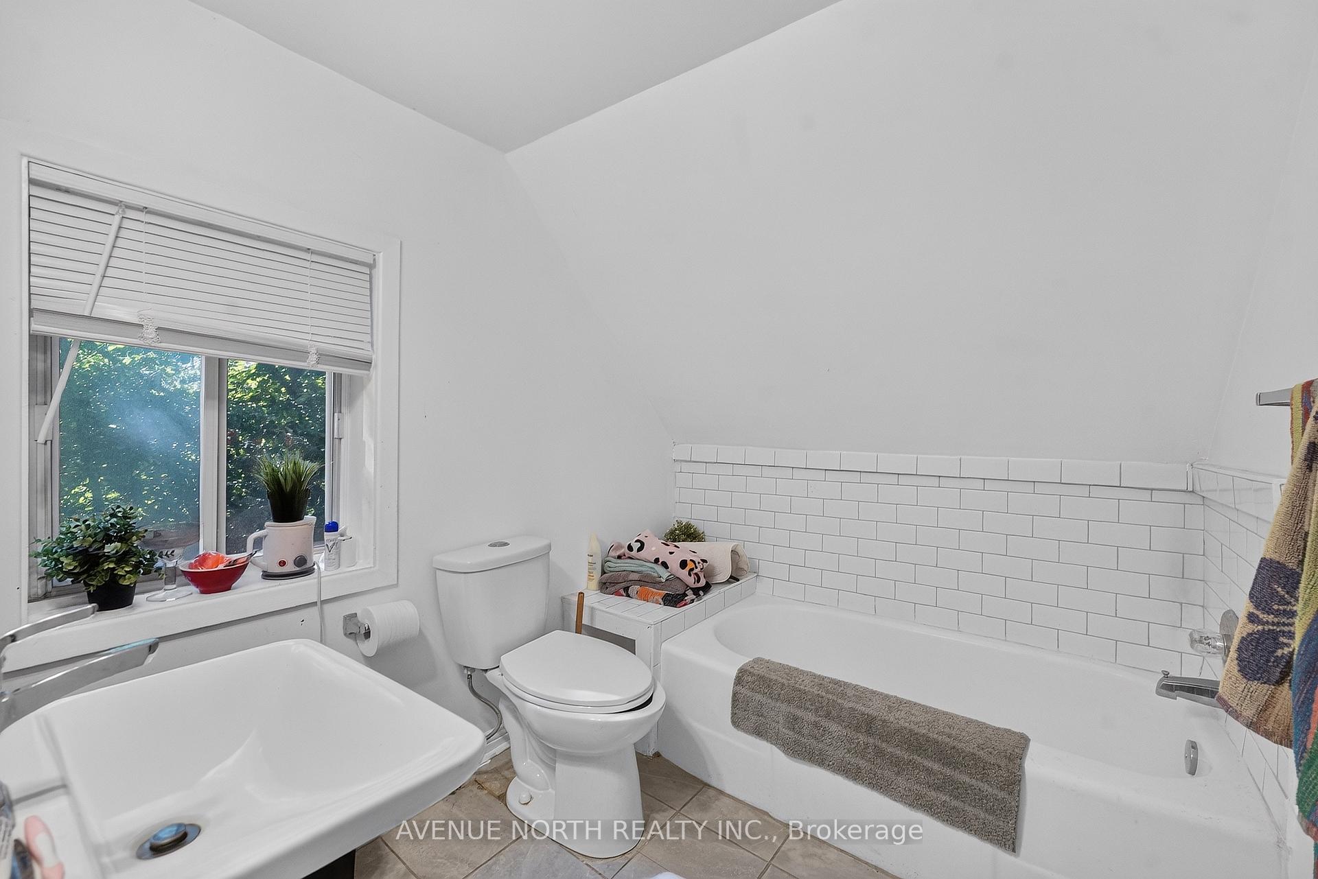 Photo 13 of 2941 Old Montreal Road, Ottawa, Cumberland Estates — HOMEH