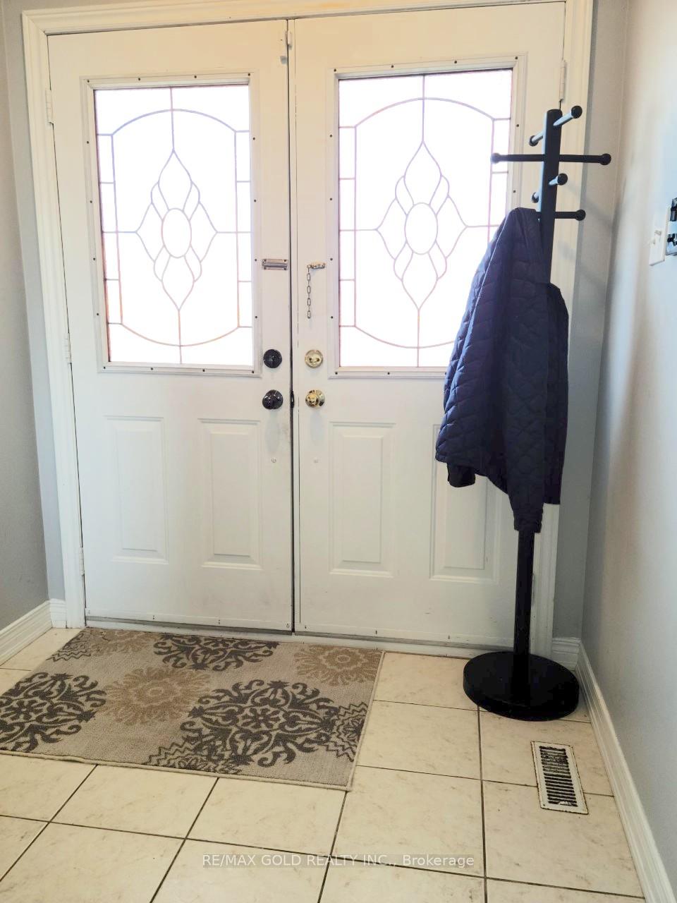 Photo 3 of Unit Upper, 431 Krotone Crescent, Mississauga, Meadowvale Village — HOMEH