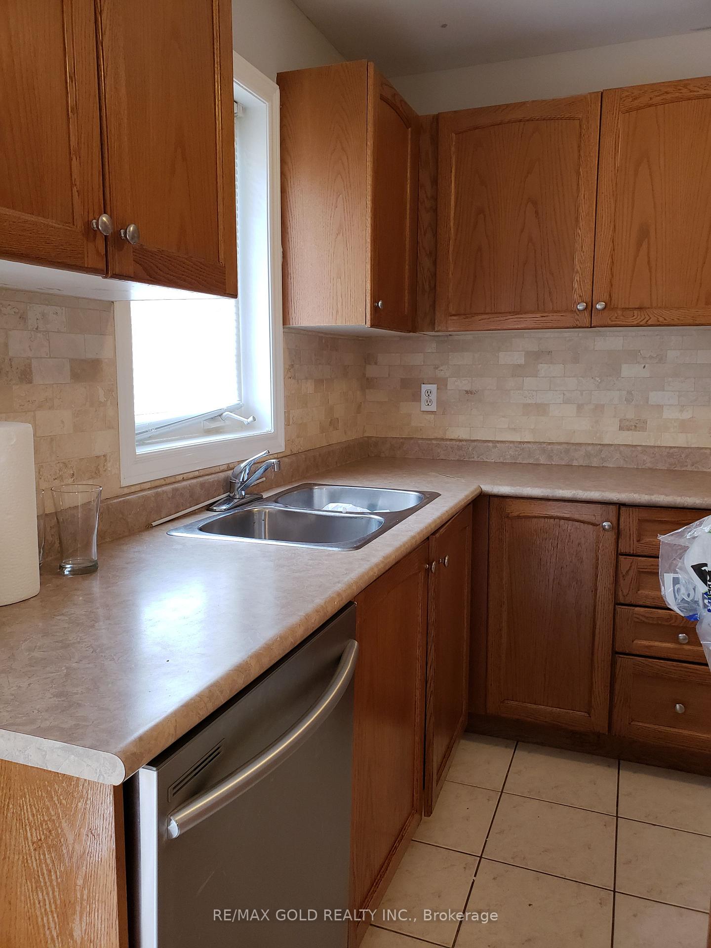 Photo 6 of Unit Upper, 431 Krotone Crescent, Mississauga, Meadowvale Village — HOMEH