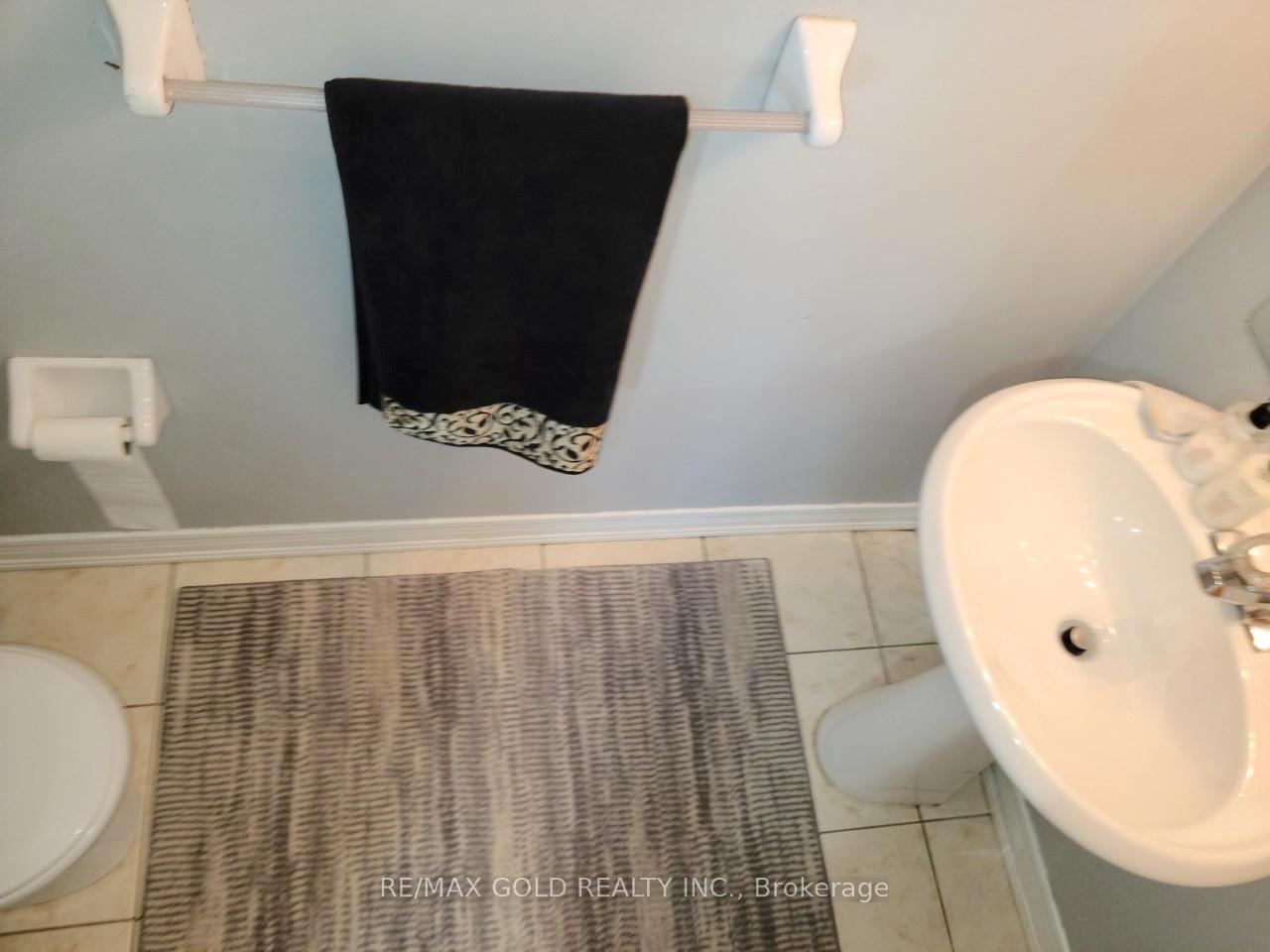 Photo 8 of Unit Upper, 431 Krotone Crescent, Mississauga, Meadowvale Village — HOMEH
