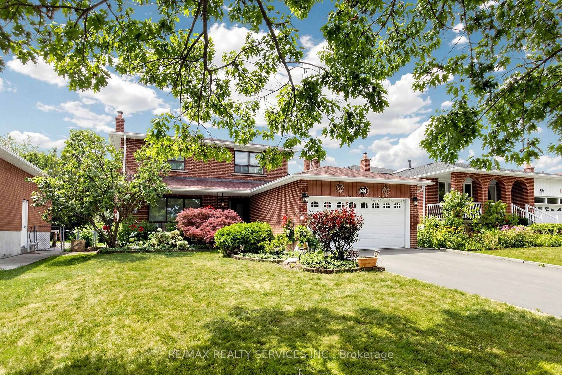 Photo 3 of 25 Malcolm Crescent, Brampton, Central Park — HOMEH