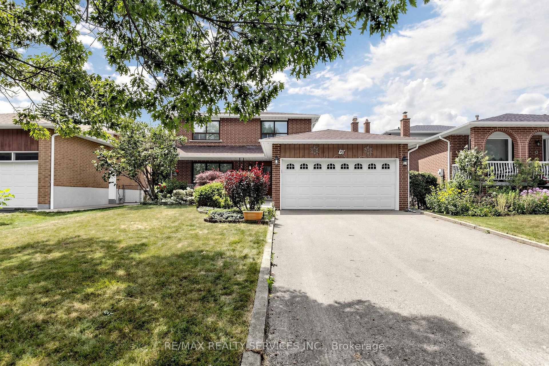 Photo 2 of 25 Malcolm Crescent, Brampton, Central Park — HOMEH