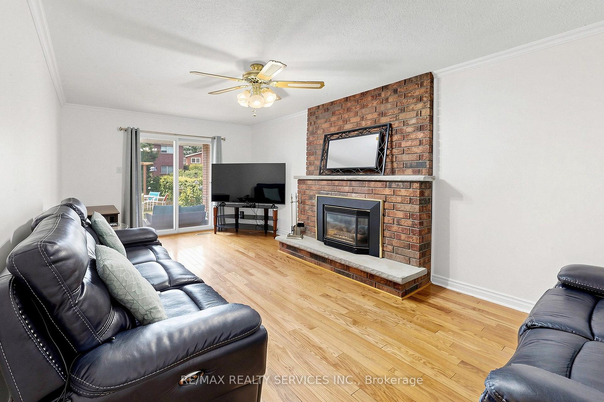 Photo 7 of 25 Malcolm Crescent, Brampton, Central Park — HOMEH