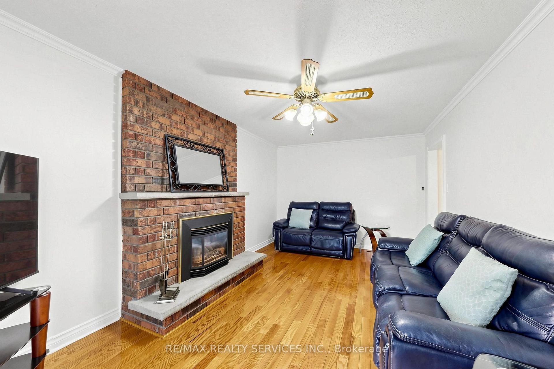 Photo 9 of 25 Malcolm Crescent, Brampton, Central Park — HOMEH