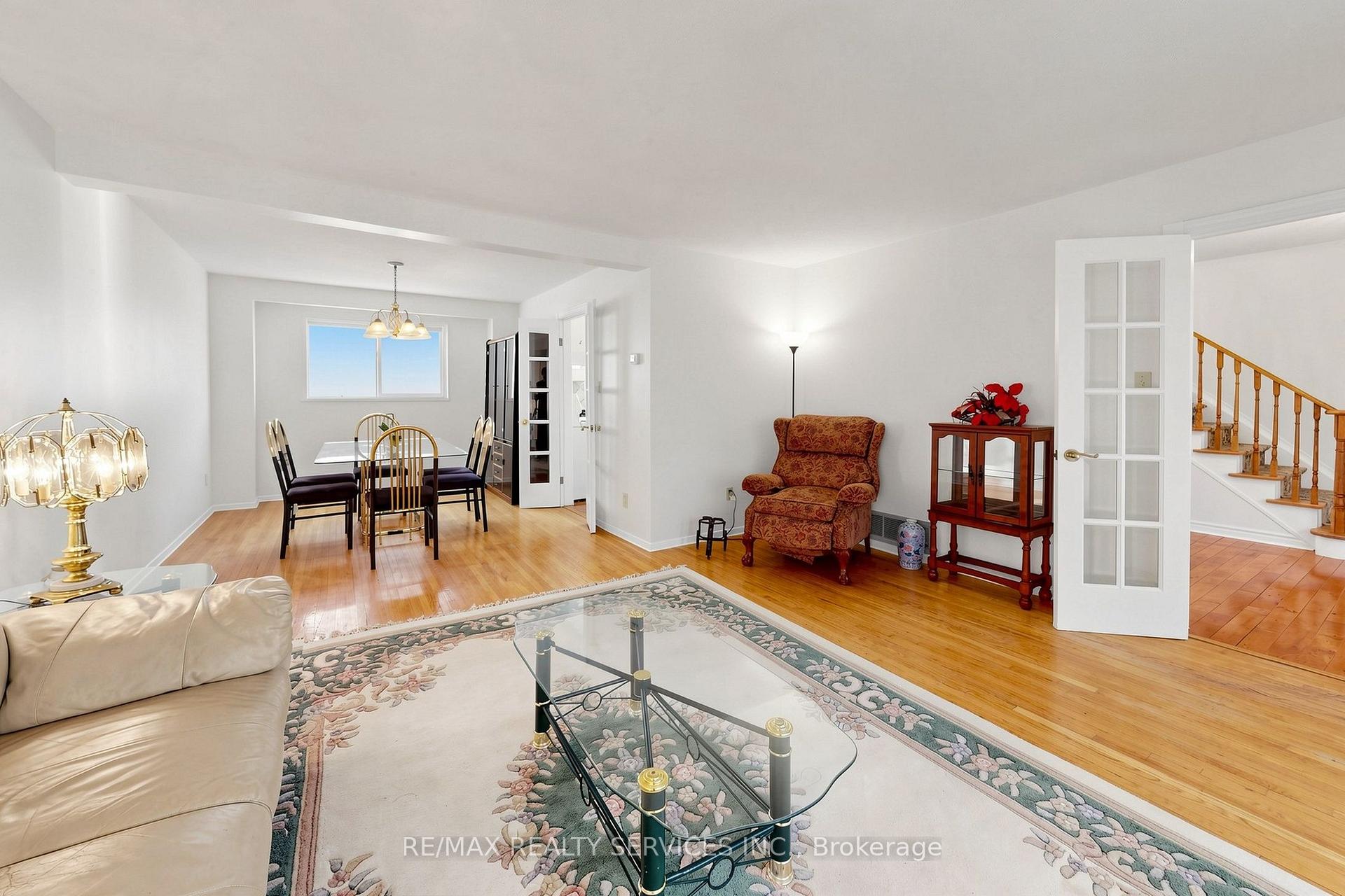 Photo 12 of 25 Malcolm Crescent, Brampton, Central Park — HOMEH