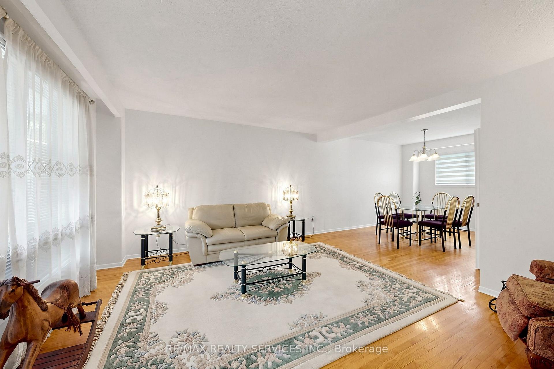 Photo 13 of 25 Malcolm Crescent, Brampton, Central Park — HOMEH