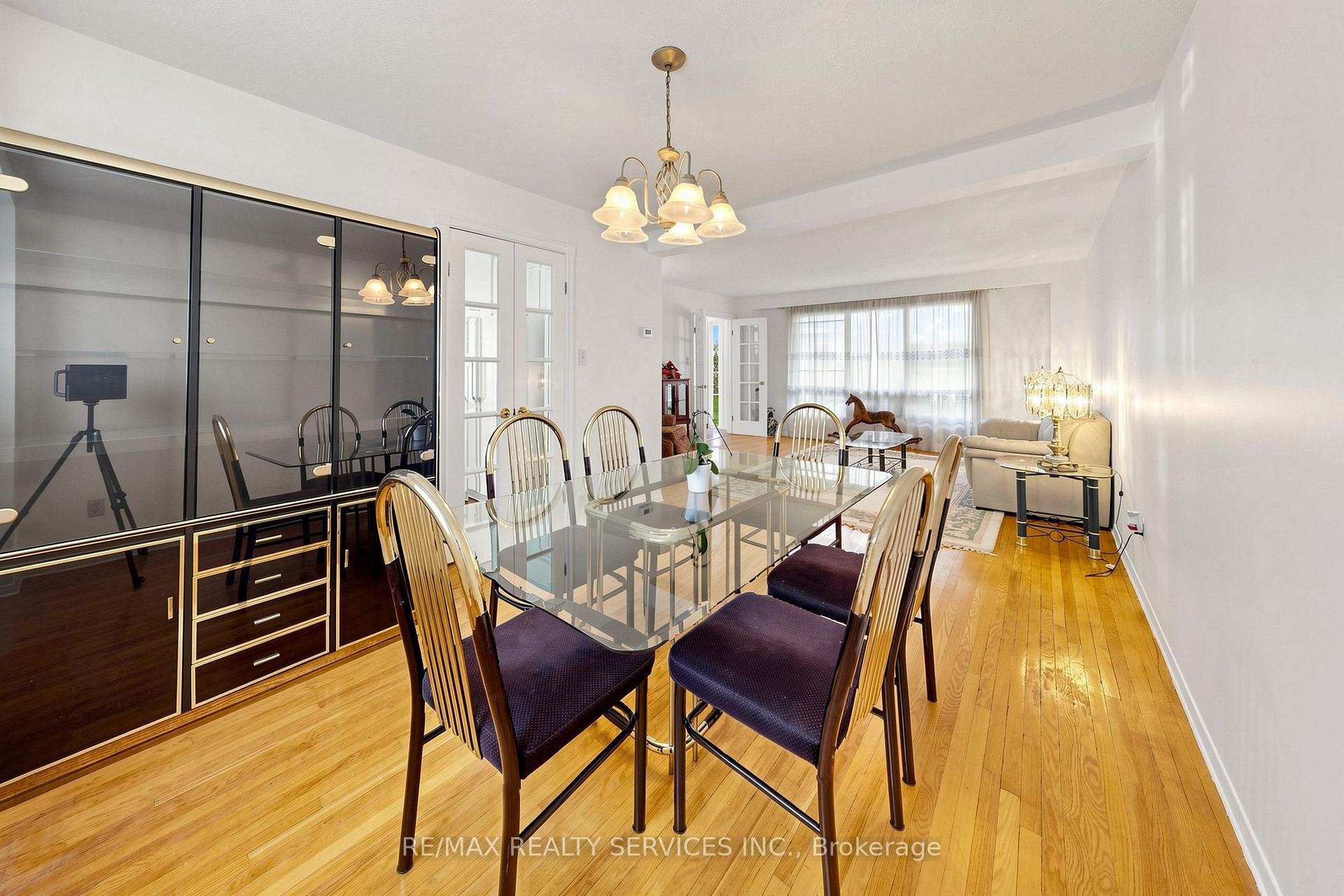 Photo 15 of 25 Malcolm Crescent, Brampton, Central Park — HOMEH
