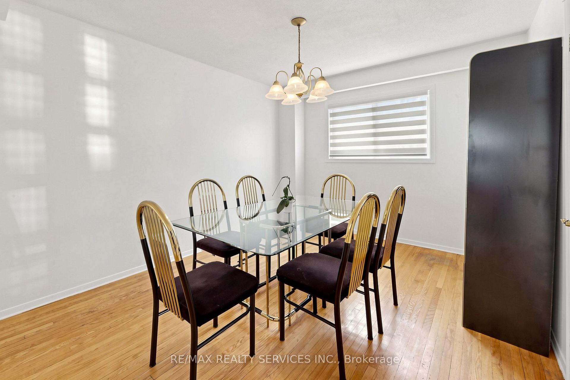 Photo 17 of 25 Malcolm Crescent, Brampton, Central Park — HOMEH