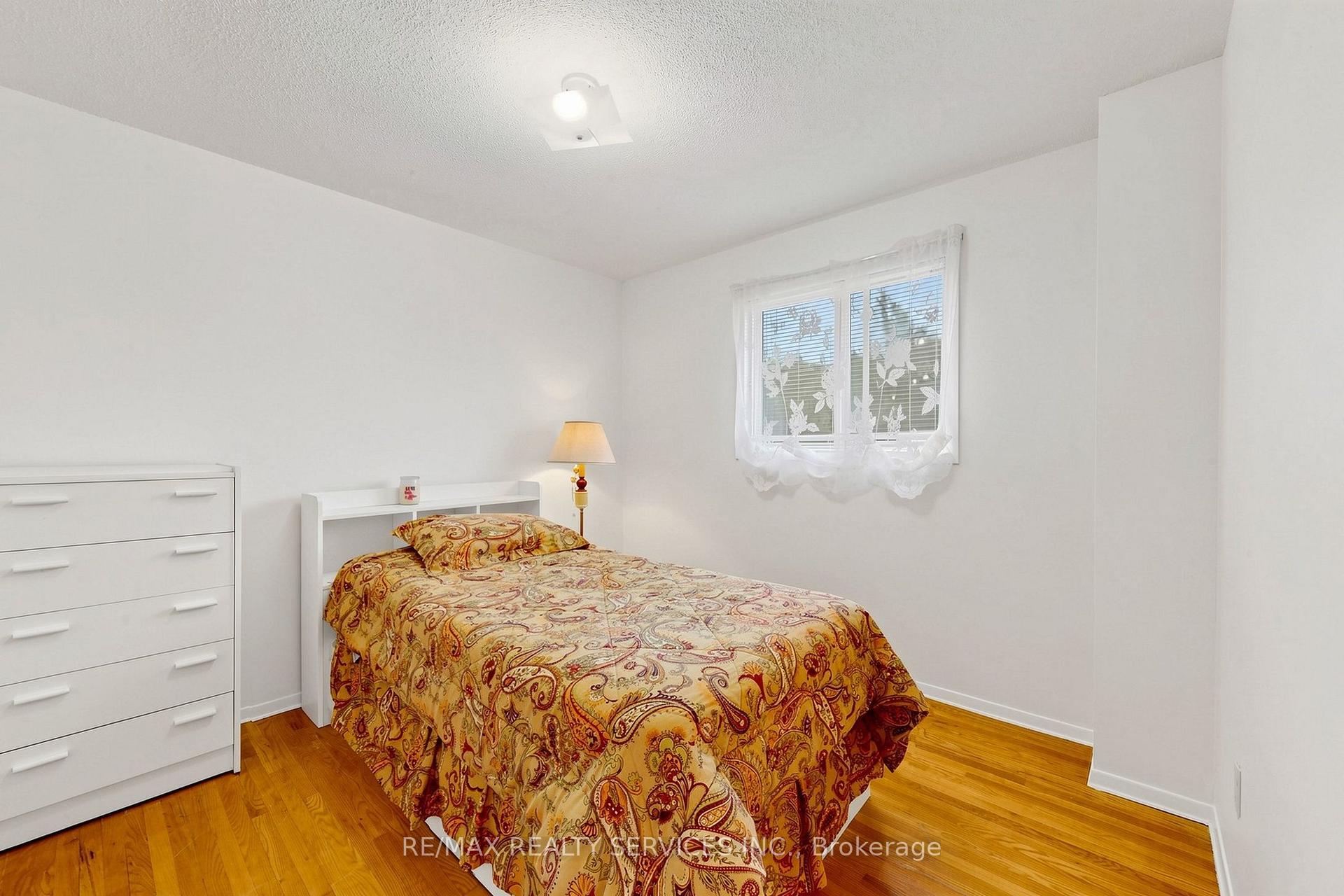 Photo 32 of 25 Malcolm Crescent, Brampton, Central Park — HOMEH