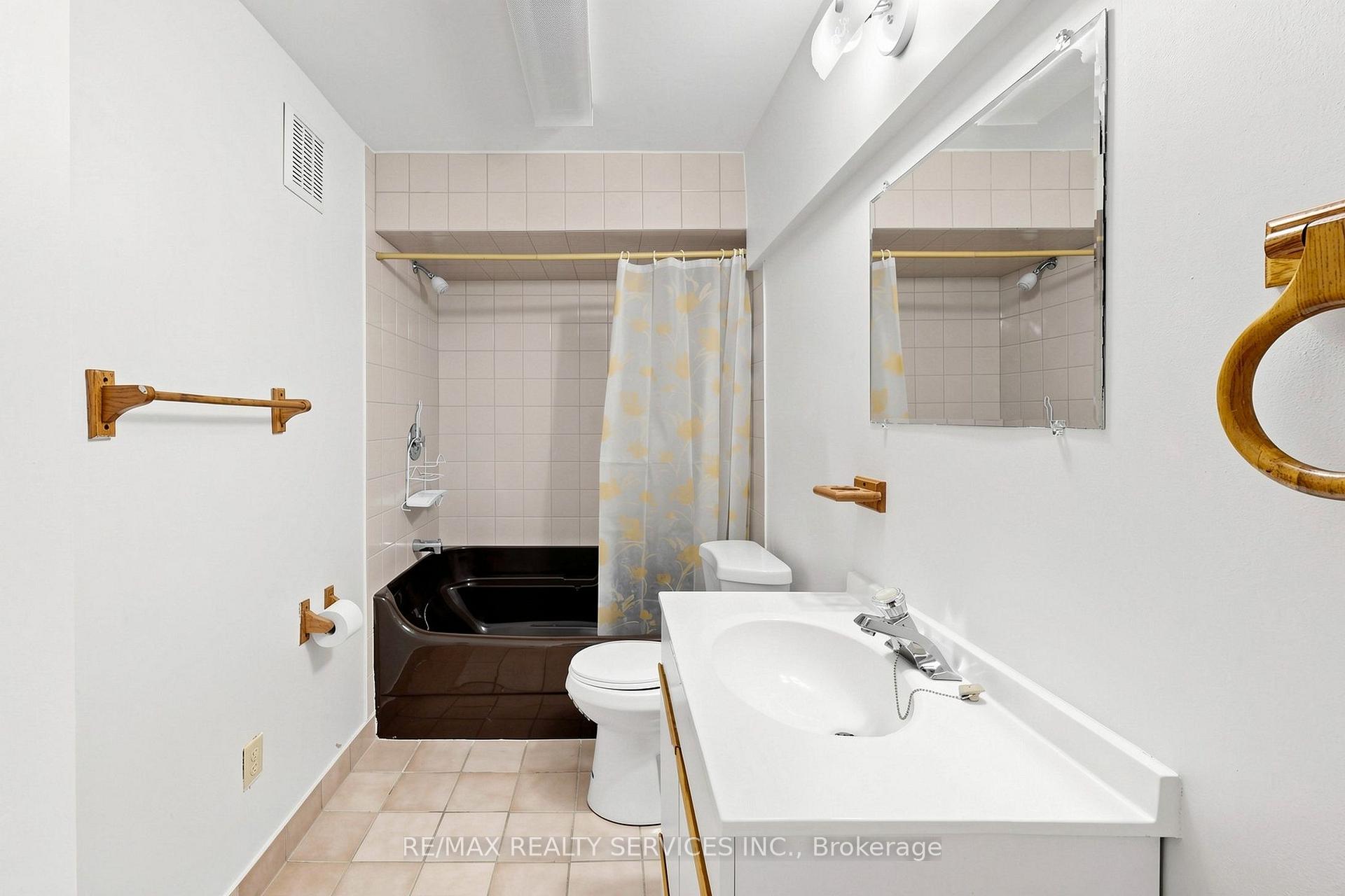 Photo 41 of 25 Malcolm Crescent, Brampton, Central Park — HOMEH