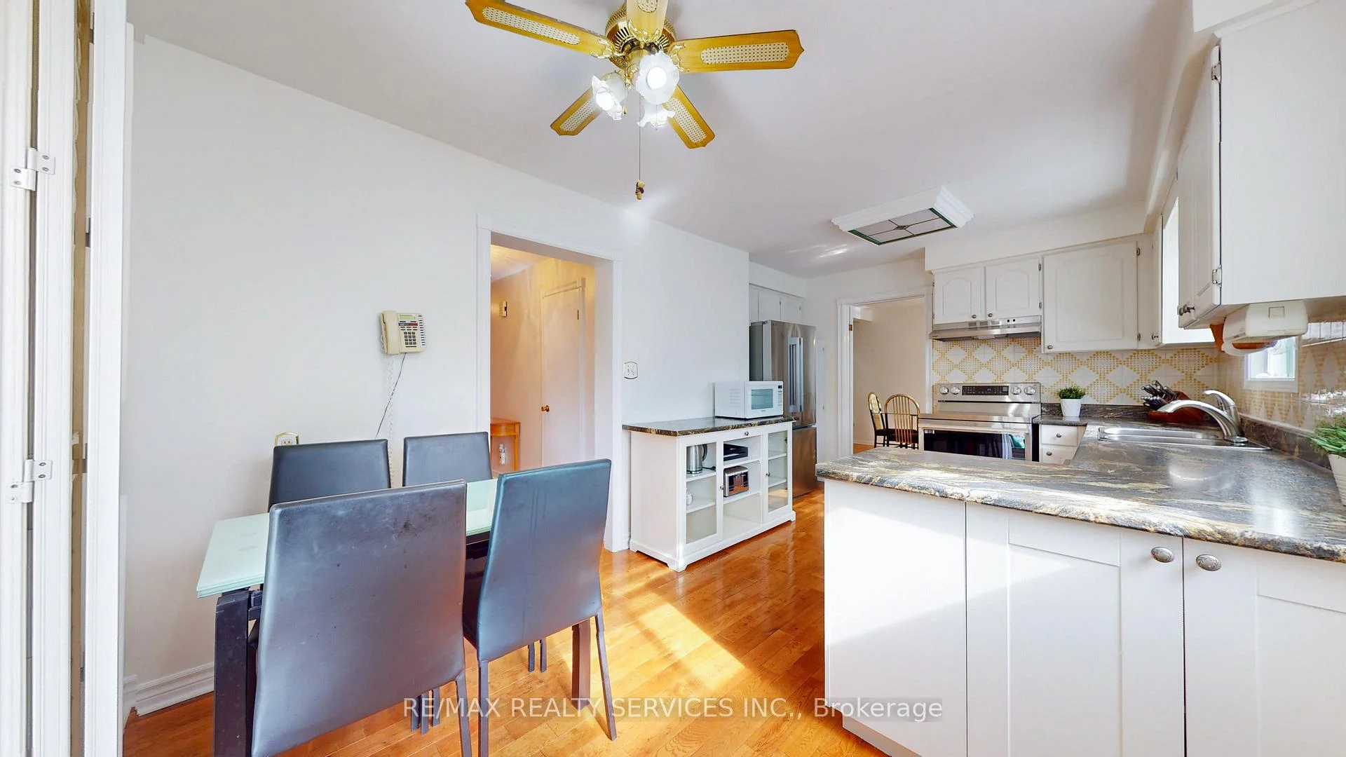 Photo 20 of 25 Malcolm Crescent, Brampton, Central Park — HOMEH