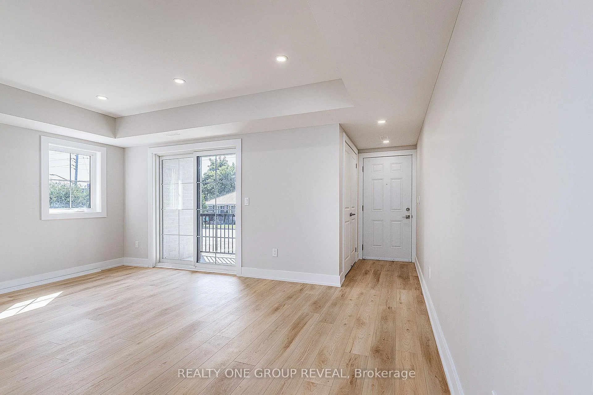 Photo 4 of Unit 1, 24 Queen Street, Clarington, Bowmanville — HOMEH
