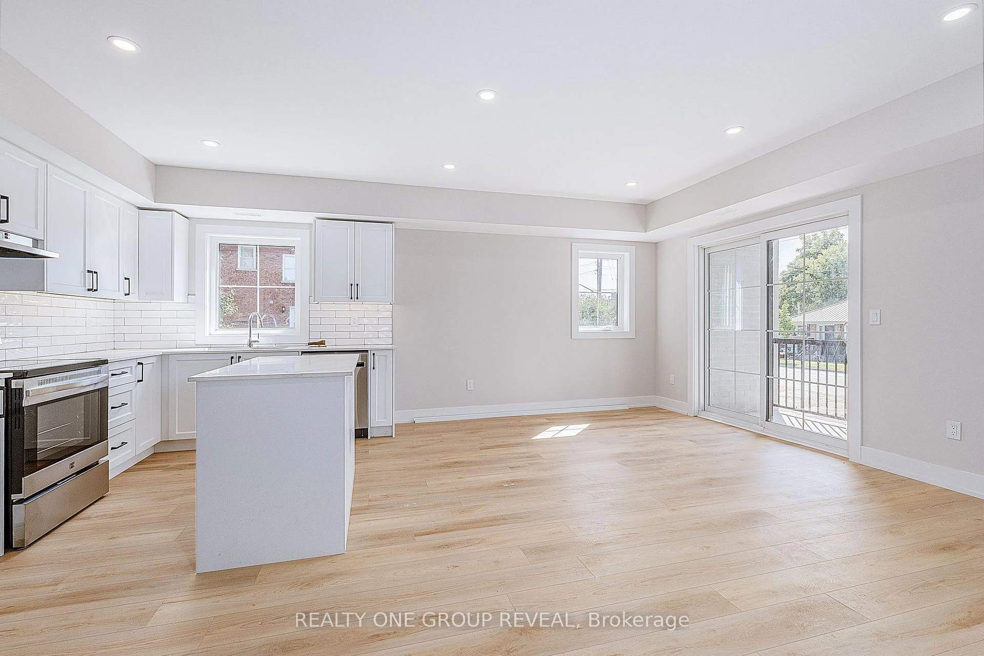 Photo 6 of Unit 1, 24 Queen Street, Clarington, Bowmanville — HOMEH