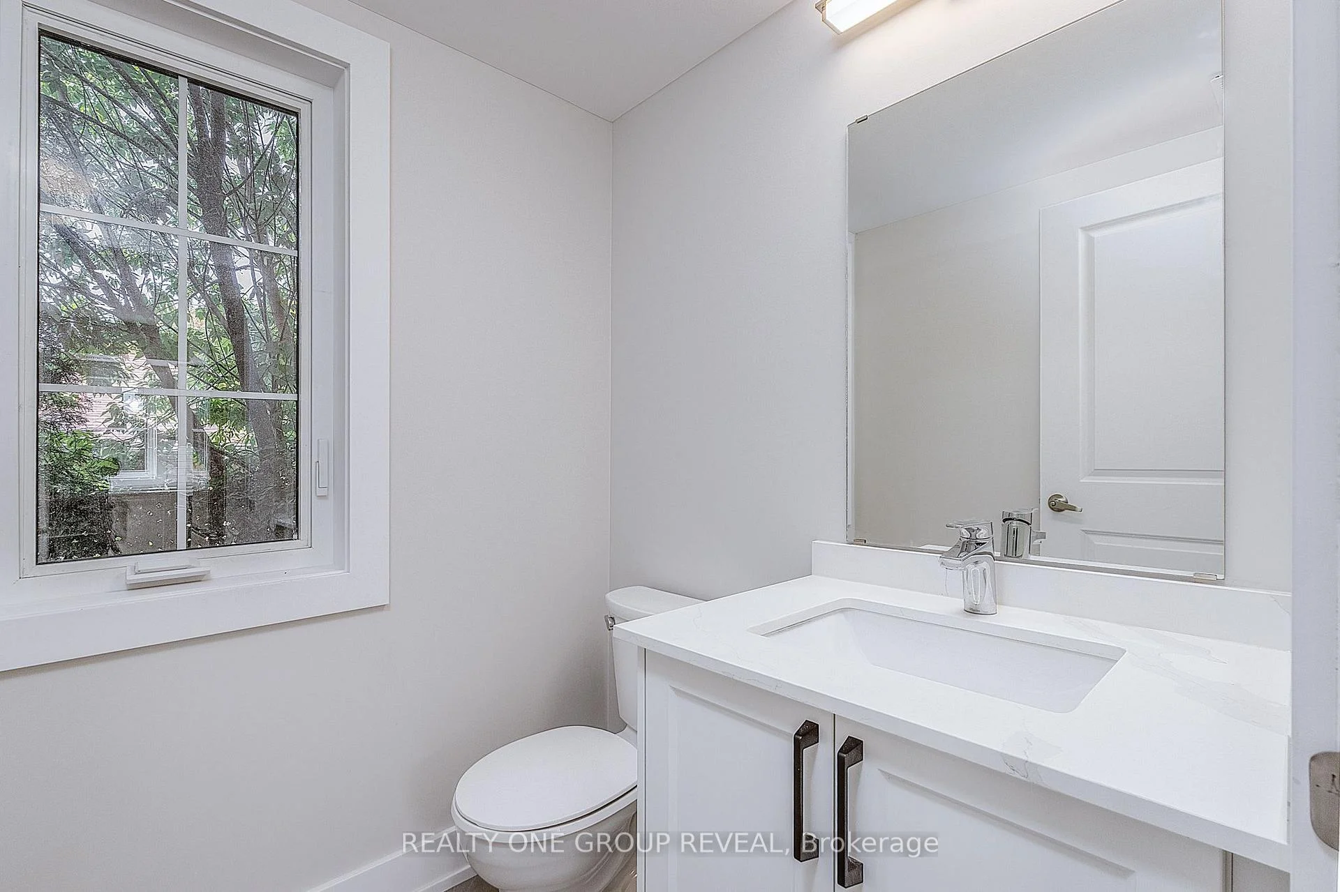 Photo 13 of Unit 1, 24 Queen Street, Clarington, Bowmanville — HOMEH
