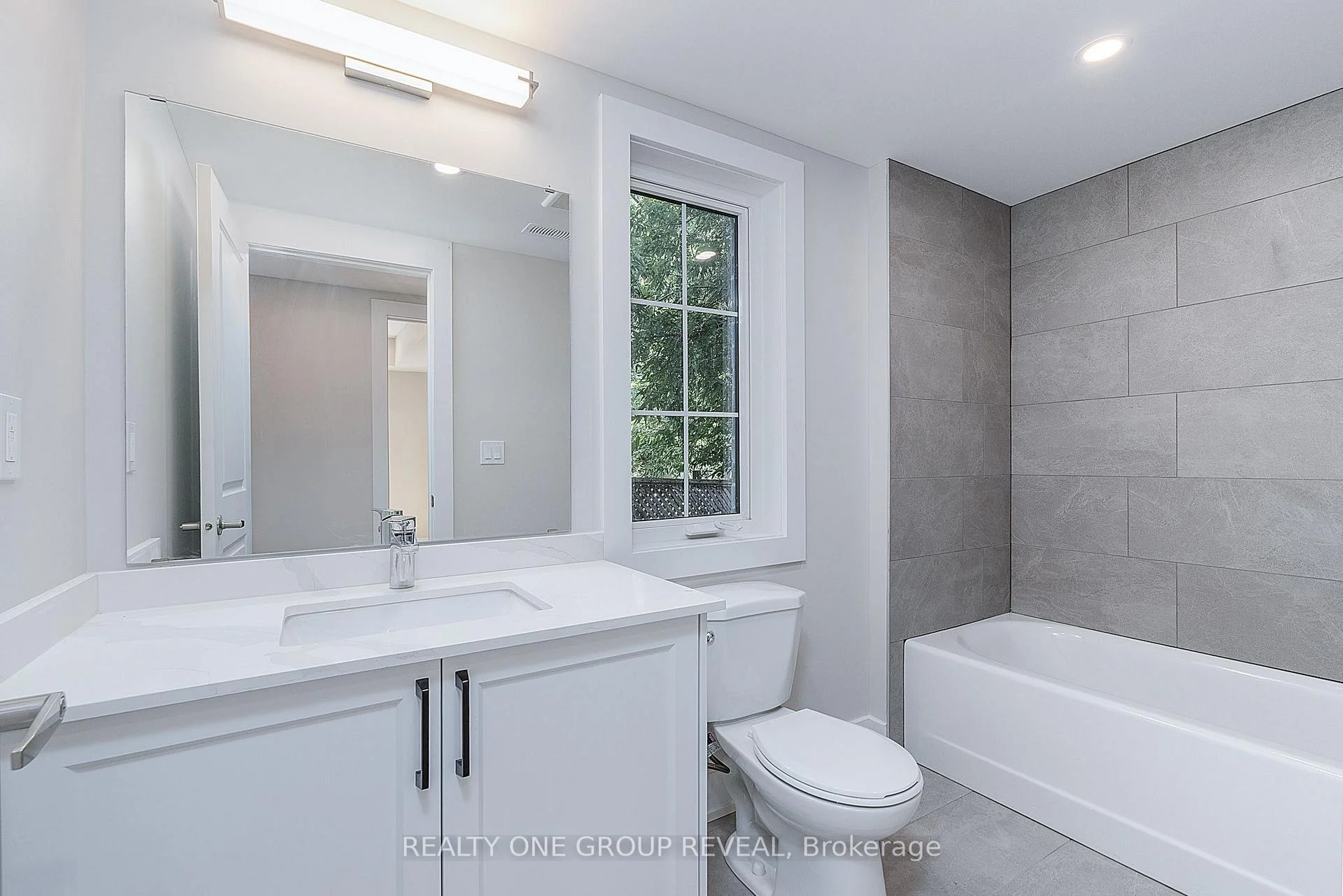 Photo 14 of Unit 1, 24 Queen Street, Clarington, Bowmanville — HOMEH