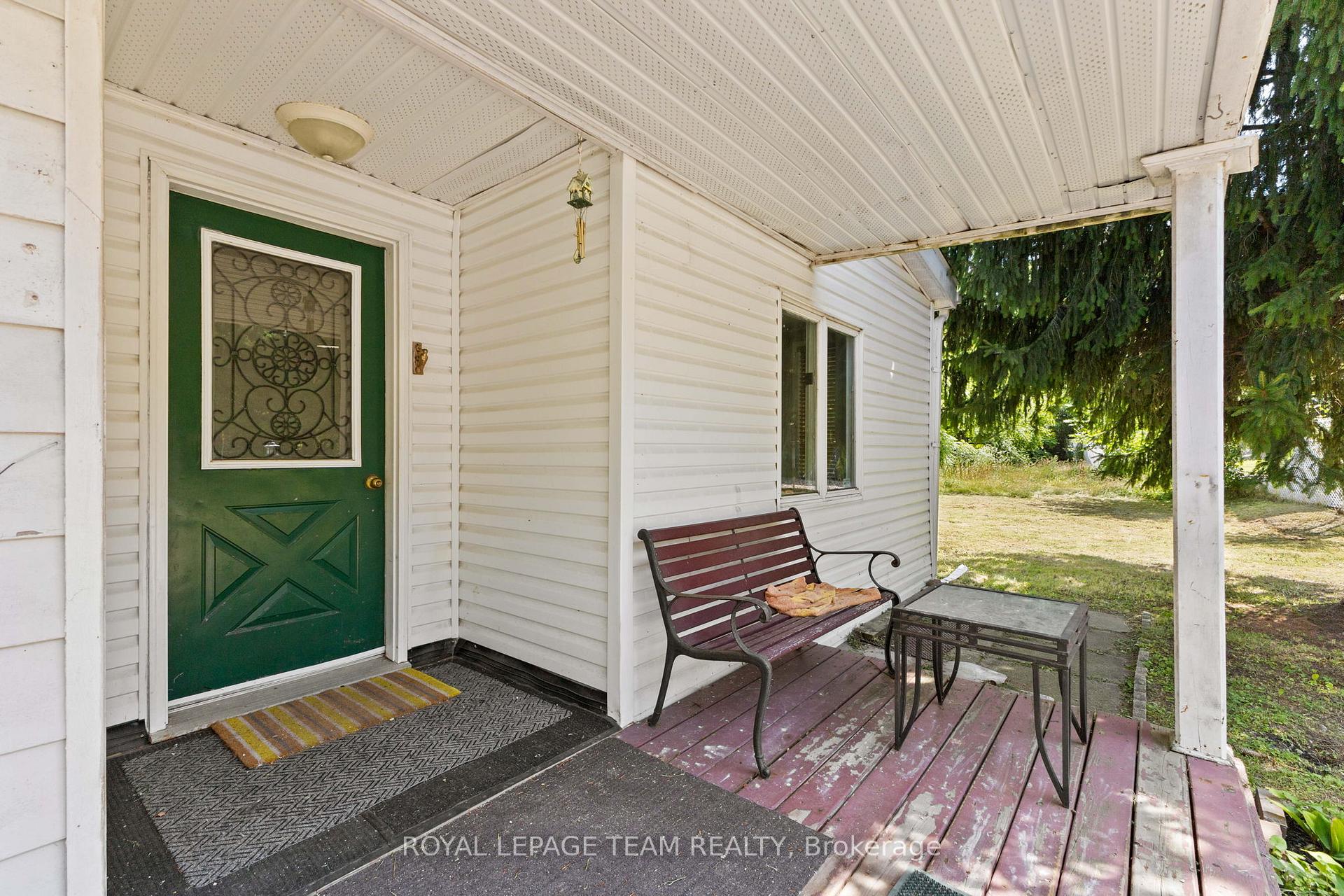 Photo 6 of 967 West Street, Ottawa, Cumberland Village — HOMEH