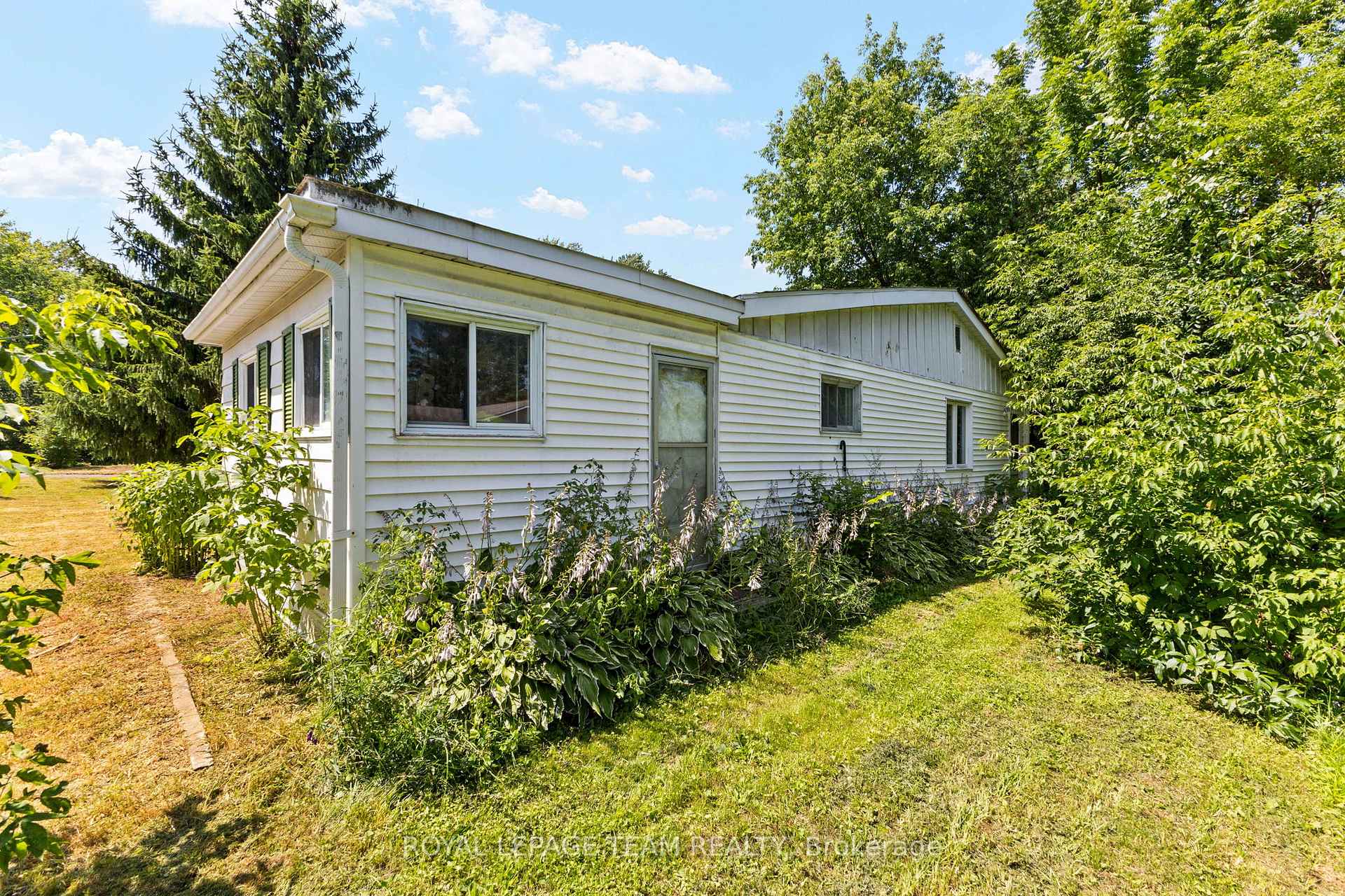 Photo 25 of 967 West Street, Ottawa, Cumberland Village — HOMEH