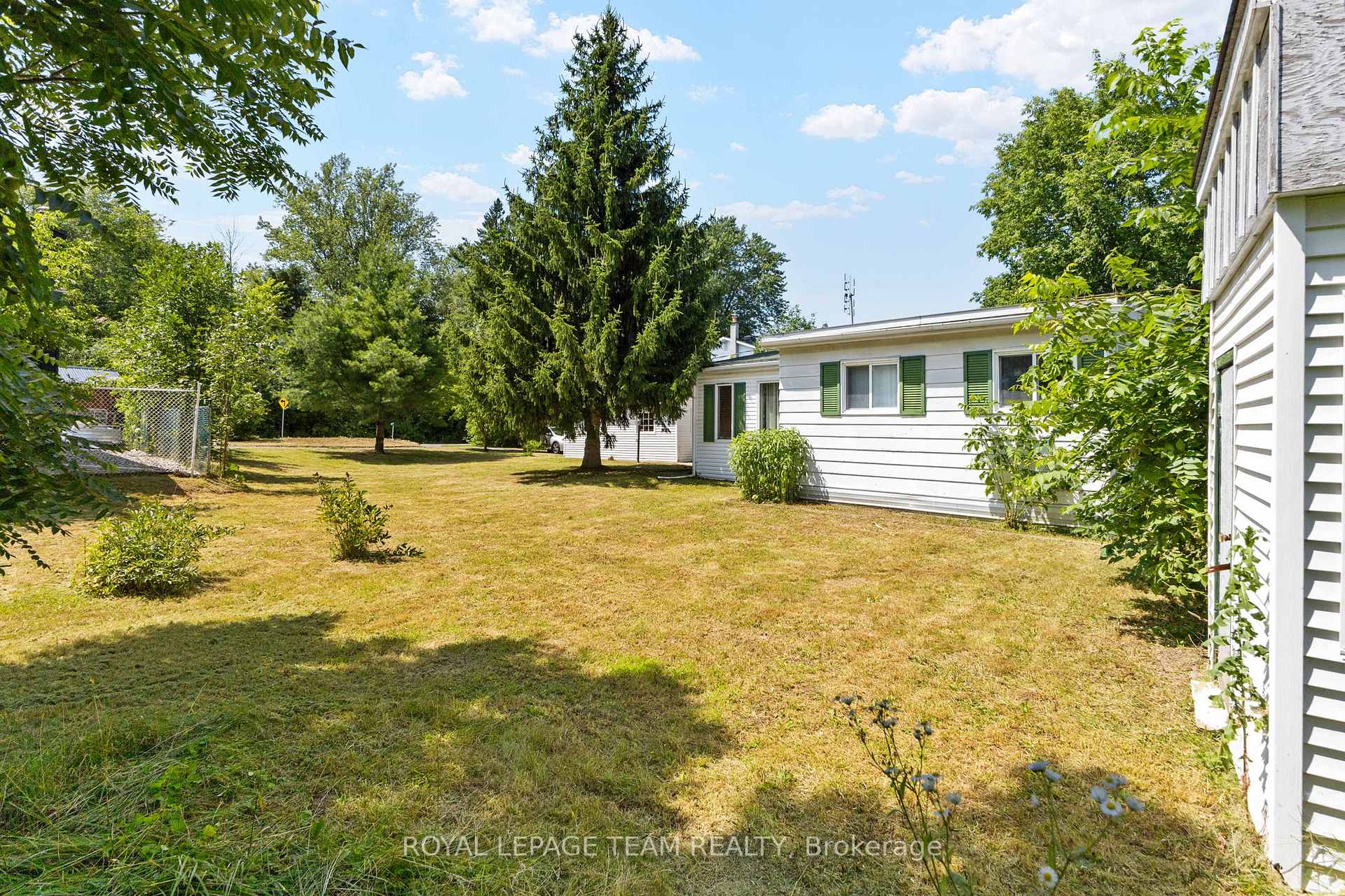 Photo 23 of 967 West Street, Ottawa, Cumberland Village — HOMEH