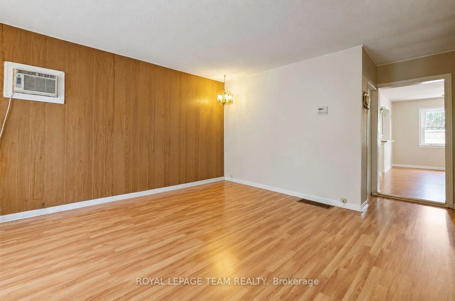 Photo 10 of 967 West Street, Ottawa, Cumberland Village — HOMEH