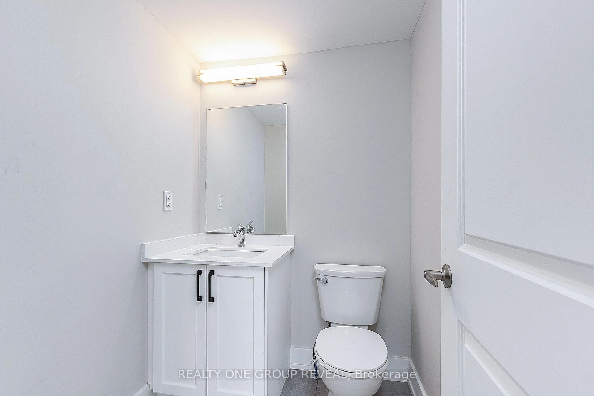 Photo 7 of Unit 2, 24 Queen Street, Clarington, Bowmanville — HOMEH
