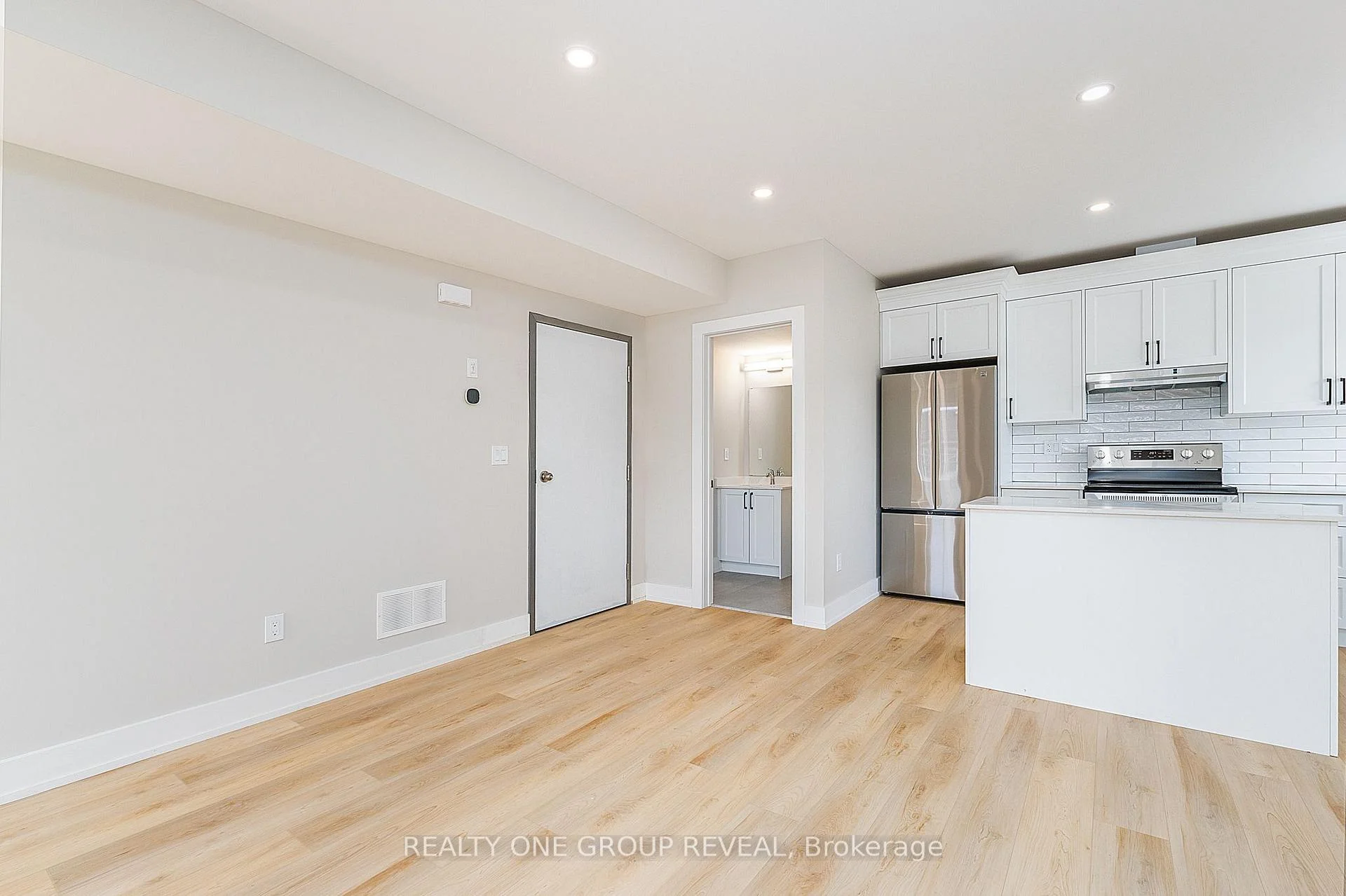 Photo 9 of Unit 2, 24 Queen Street, Clarington, Bowmanville — HOMEH