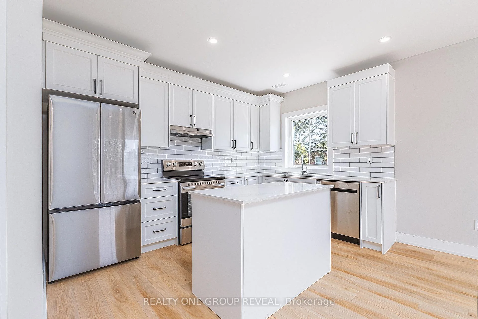 Photo 11 of Unit 2, 24 Queen Street, Clarington, Bowmanville — HOMEH