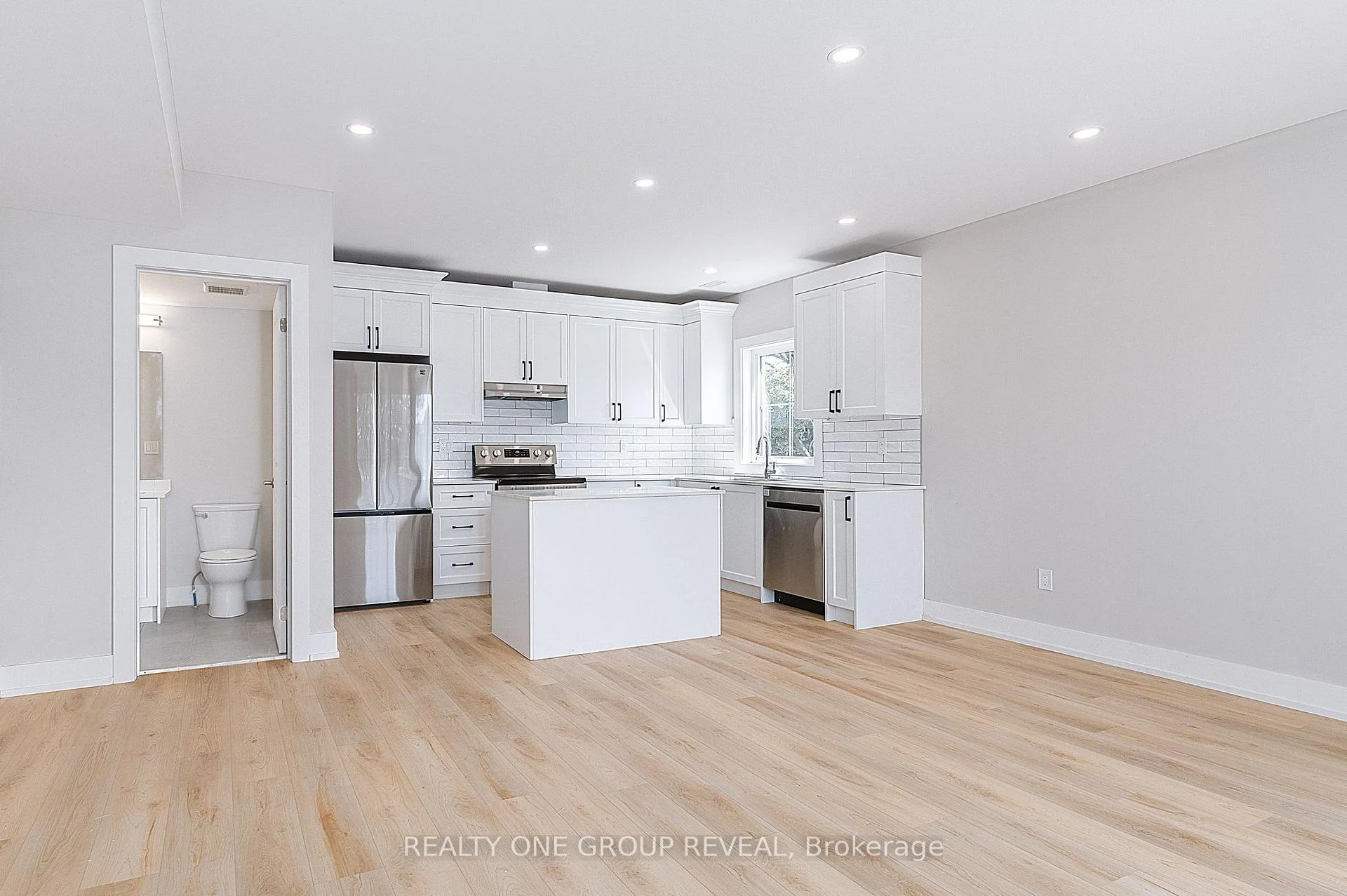 Photo 17 of Unit 2, 24 Queen Street, Clarington, Bowmanville — HOMEH