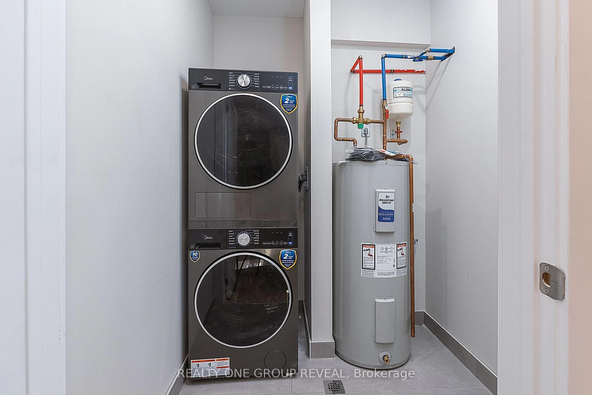Photo 21 of Unit 2, 24 Queen Street, Clarington, Bowmanville — HOMEH